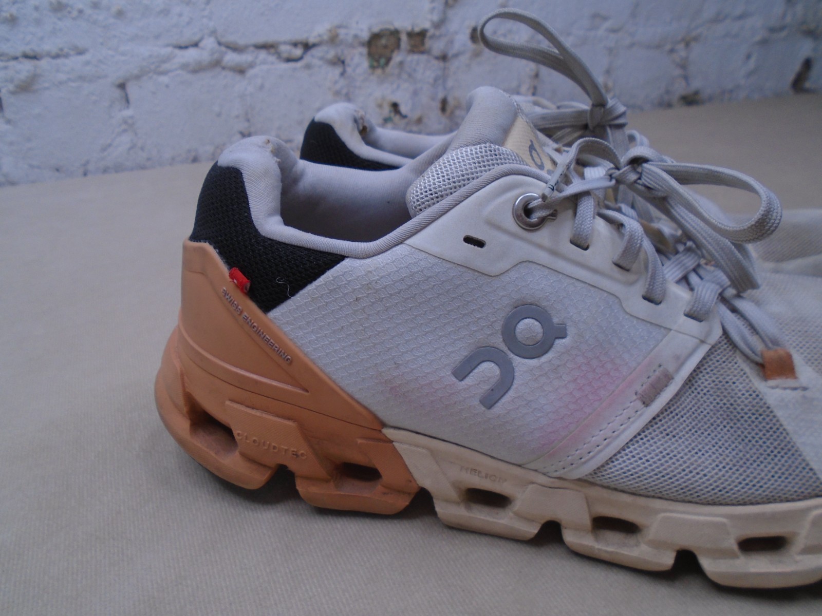 On Cloud Cloudflyer 4 White Copper Running Shoes Women’s Size 7 71.98667