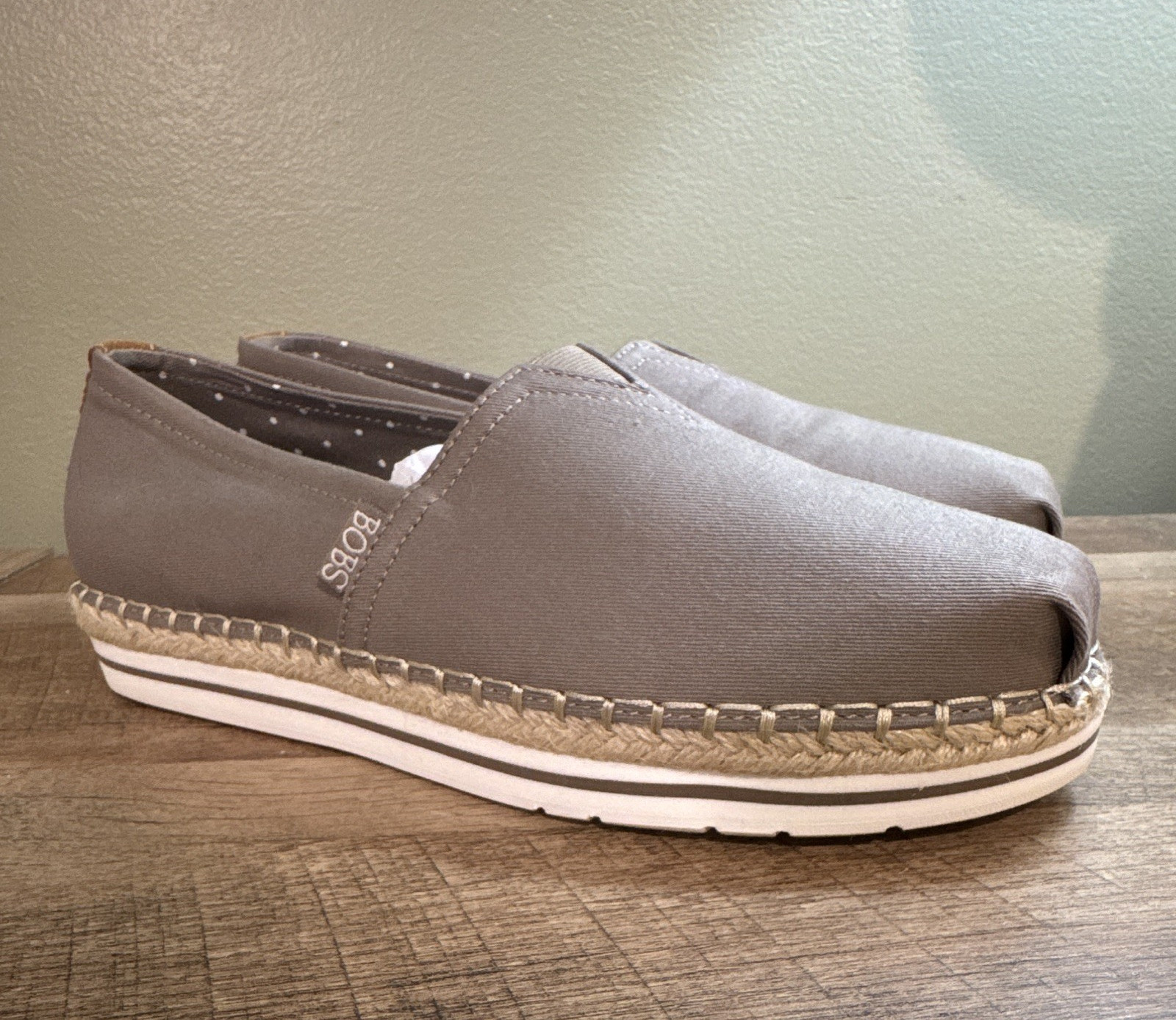 BOBS from Skechers Women’s Memory Foam Taupe Slip-On Flats Round Toe 8.5