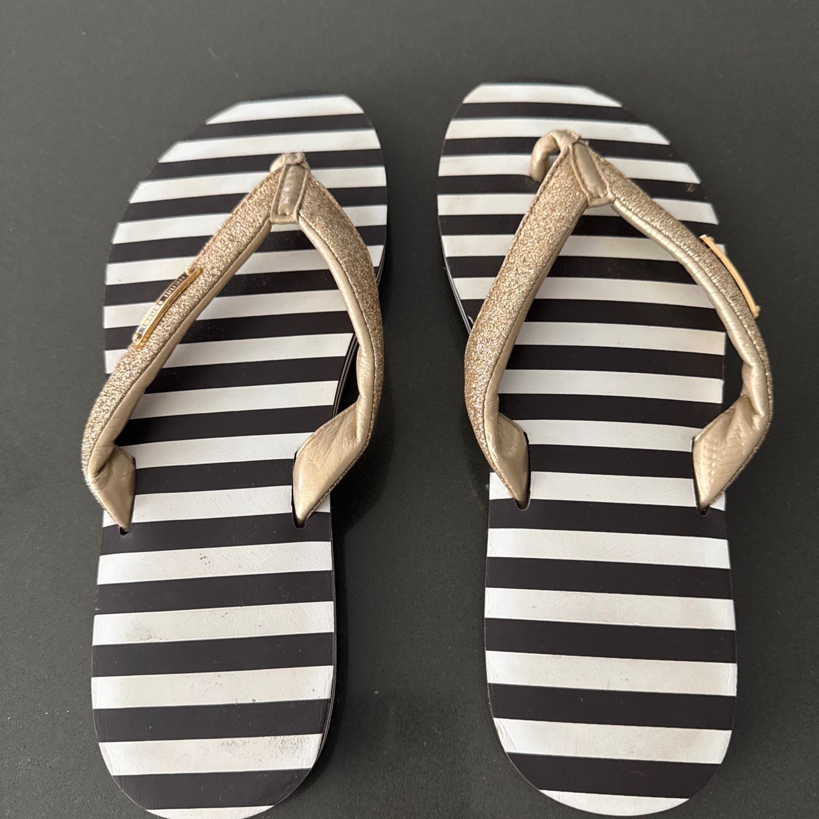 NEW Vtg Henri Bendel Signature GOLD Brown White Striped Flip Flops SZ 9/10 w/Bag