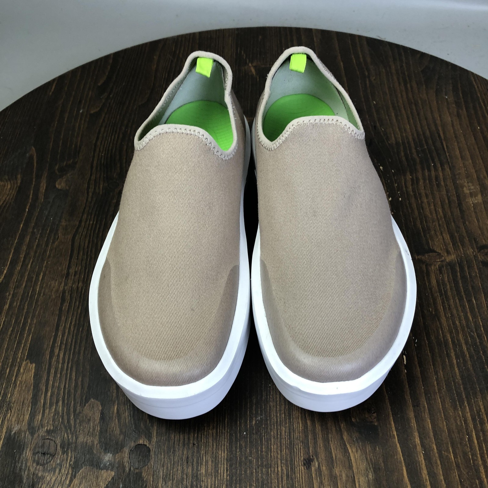 OOFOS OOmg eeZee Low Shoes Womens Size 7 Beige Slip On Recovery Walking Sneakers