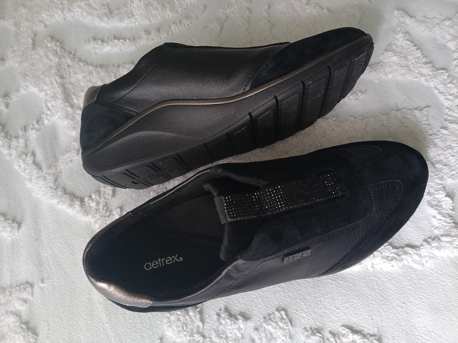 Aetrex Women’s Megan Arch Support Sneaker Black Sparkle Size 8