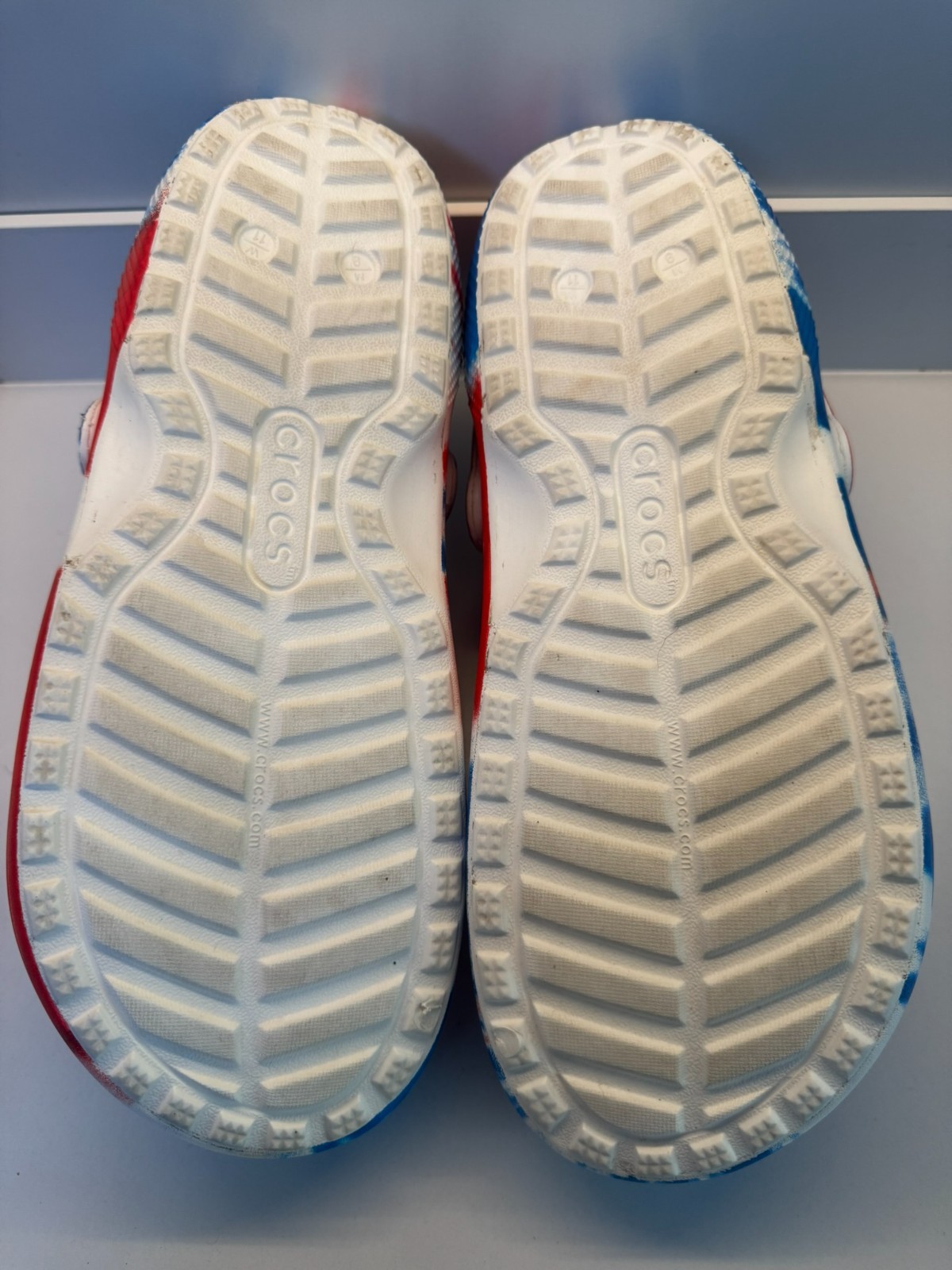 Crocs Classic Lined Tie Dye Clogs, Independence Day, Red White and Blue M-9 W 11