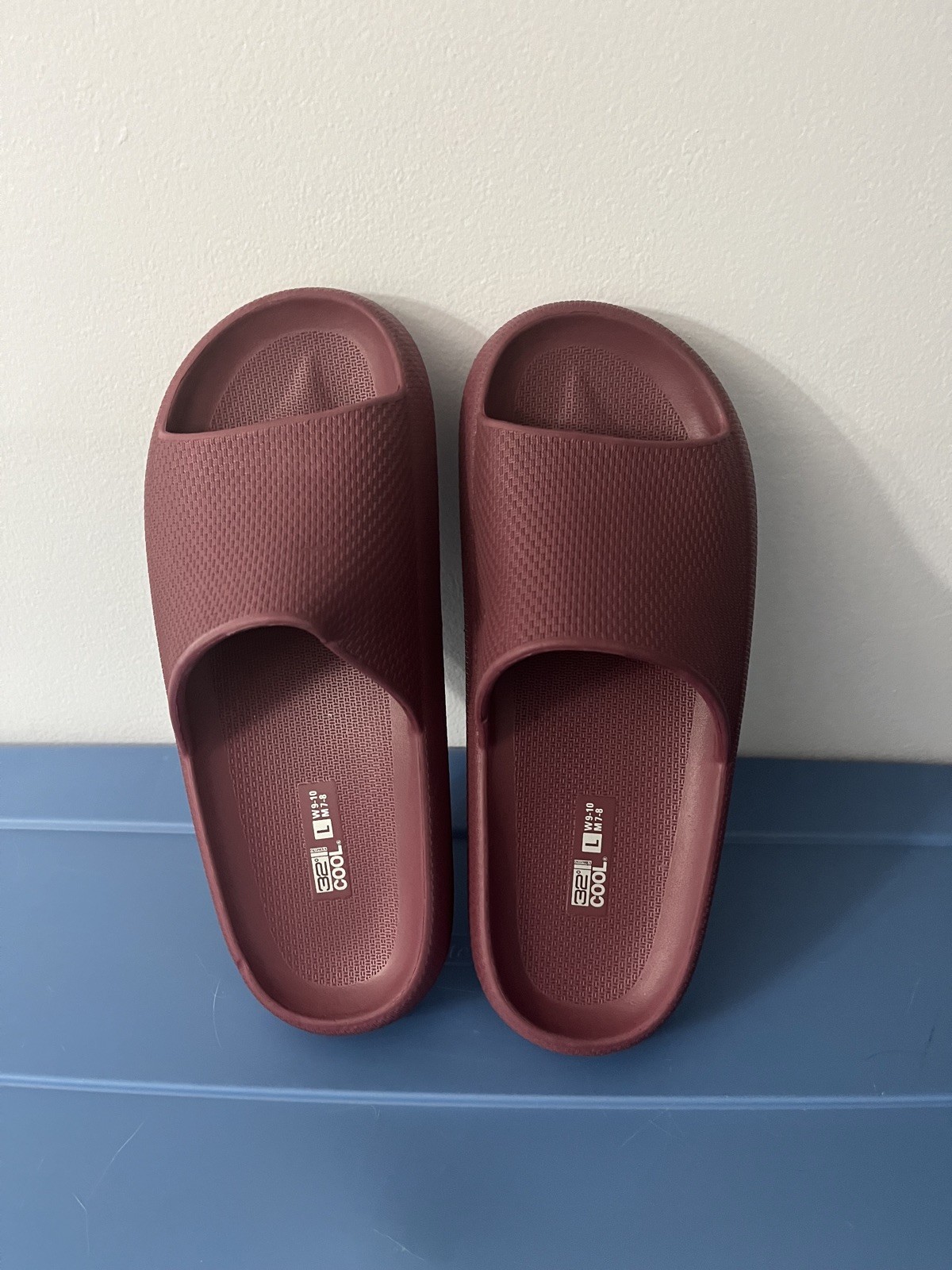 32 Degrees Cool Unisex Maroon Slides Large-W-9-10/M-7-8