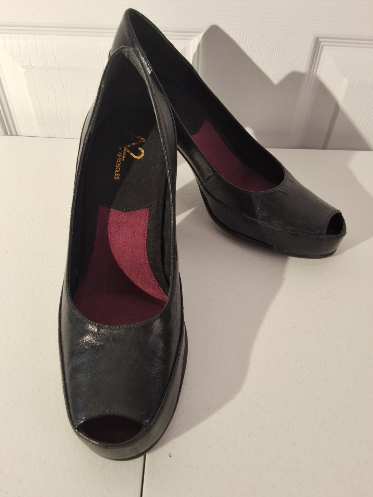 AEROSOLES A2 Pumps 3.25″ Heels Faux Leather Peep Toe Sz 7 Some Worn Spots
