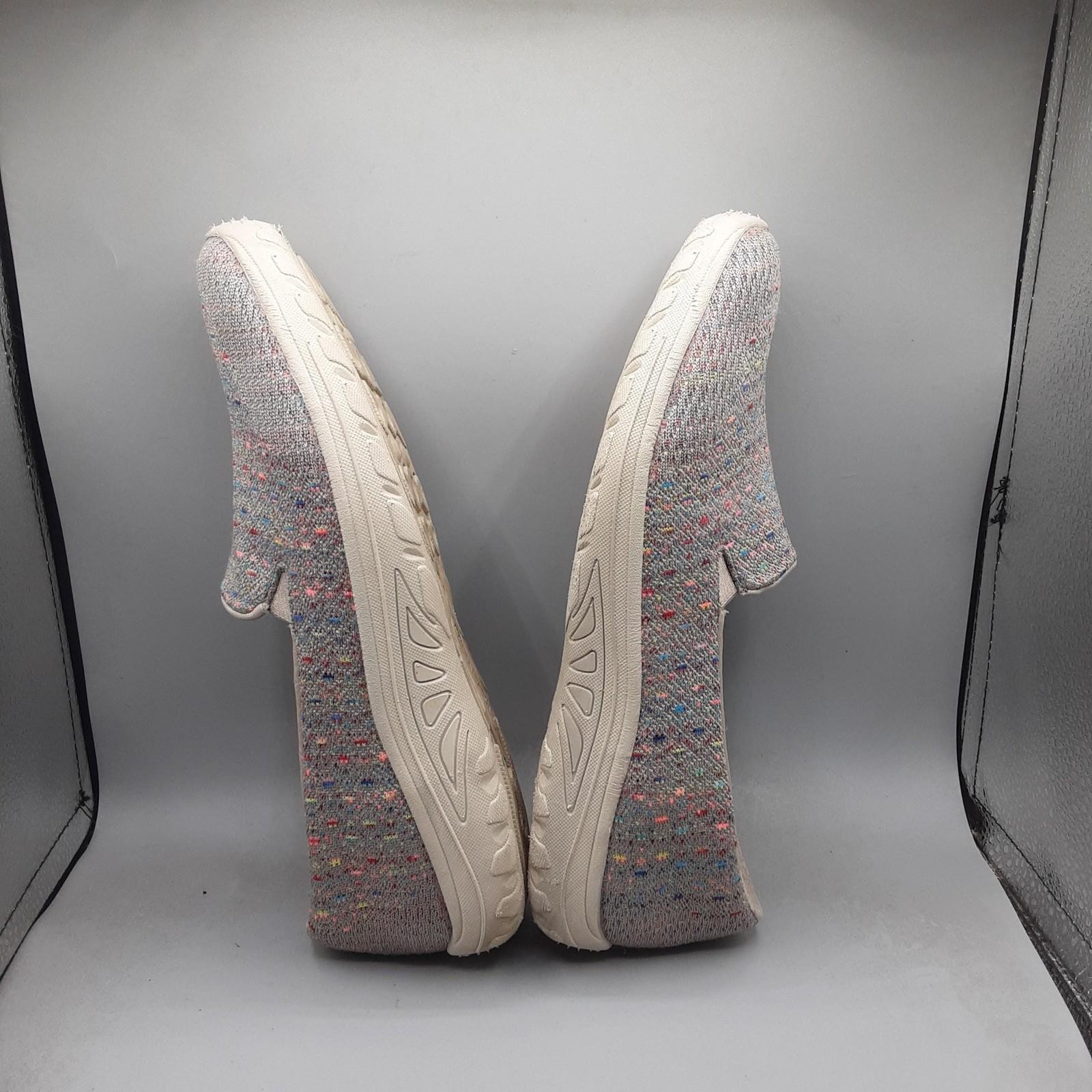 Skechers Shoes Womens Size 10 Beige Multicolor Slip On Relaxed Fit Memory Foam