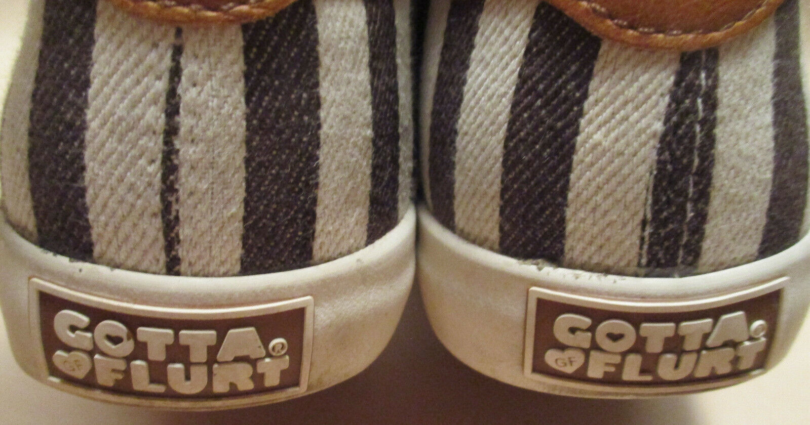 Gotta Flurt Anchored Women 5.5M Stripe,Faux Leather Trim Lace Up Cushion Sneaker