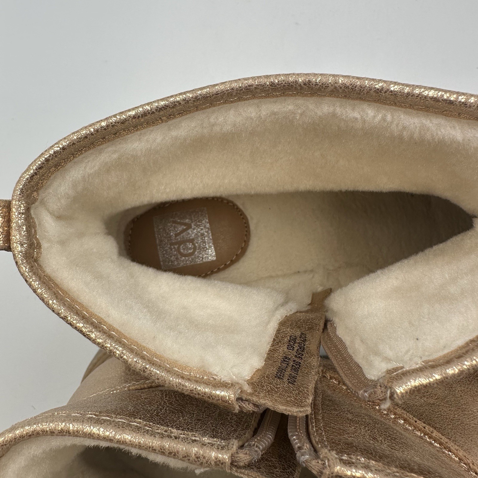 Dolce Vita Chunky Boot Gold Shimmer Girls 5 See photos for Comparison Lug Zip