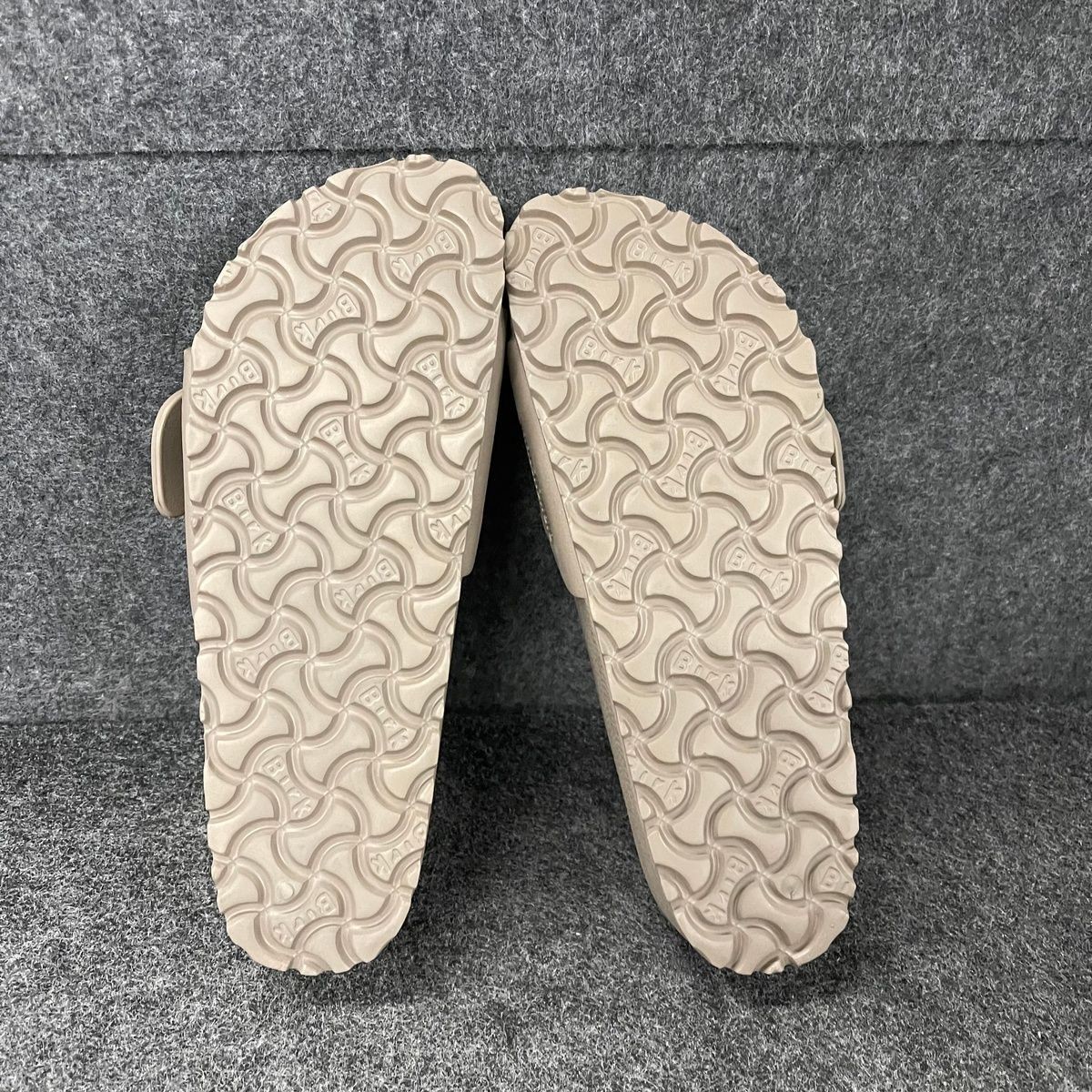 BIRKENSTOCK Madrid Big Buckle Sandals Unisex Size M4/W6 Gray Taupe