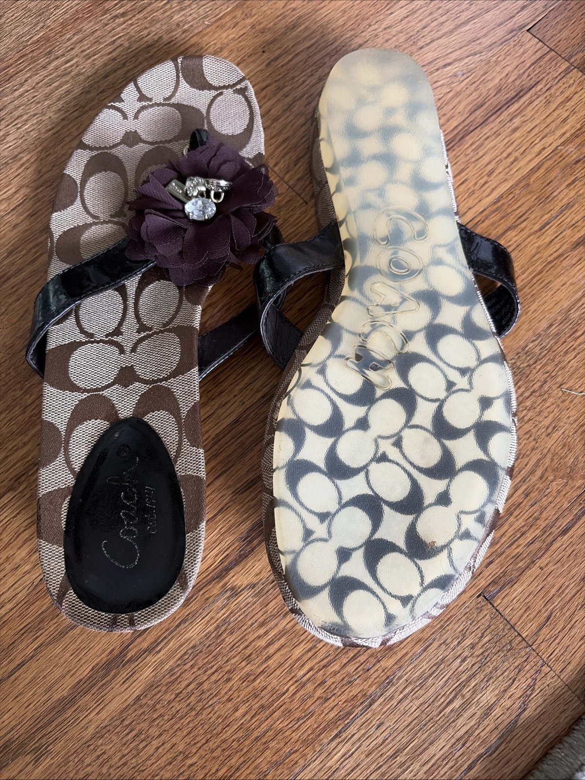 Coach Signature Women’s Leather Thong Sandals Brown/Black Flower Rhinestone 8