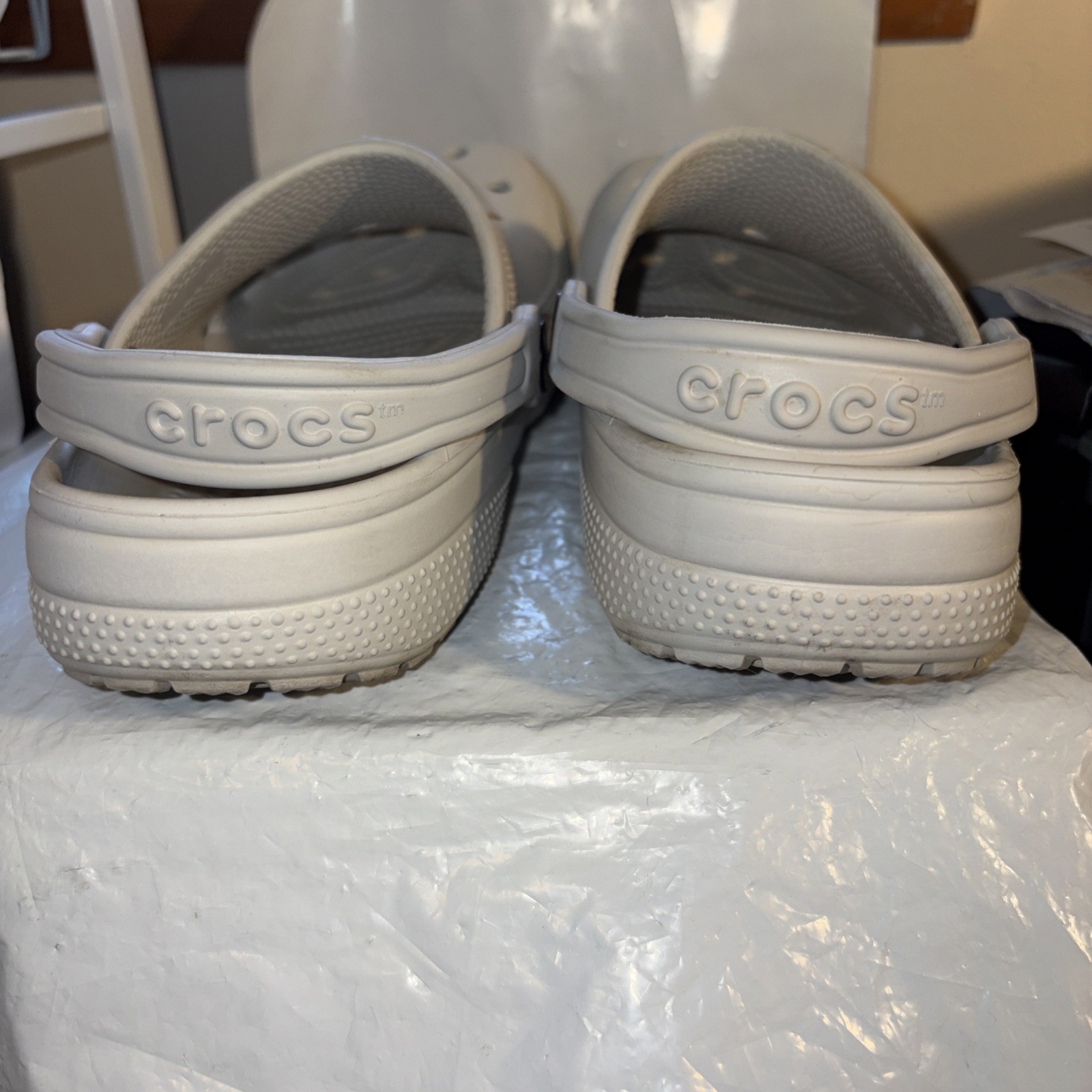 Crocs Classic Clog Light Gray Slip-On Unisex Adults Women’s 9 men’s 7