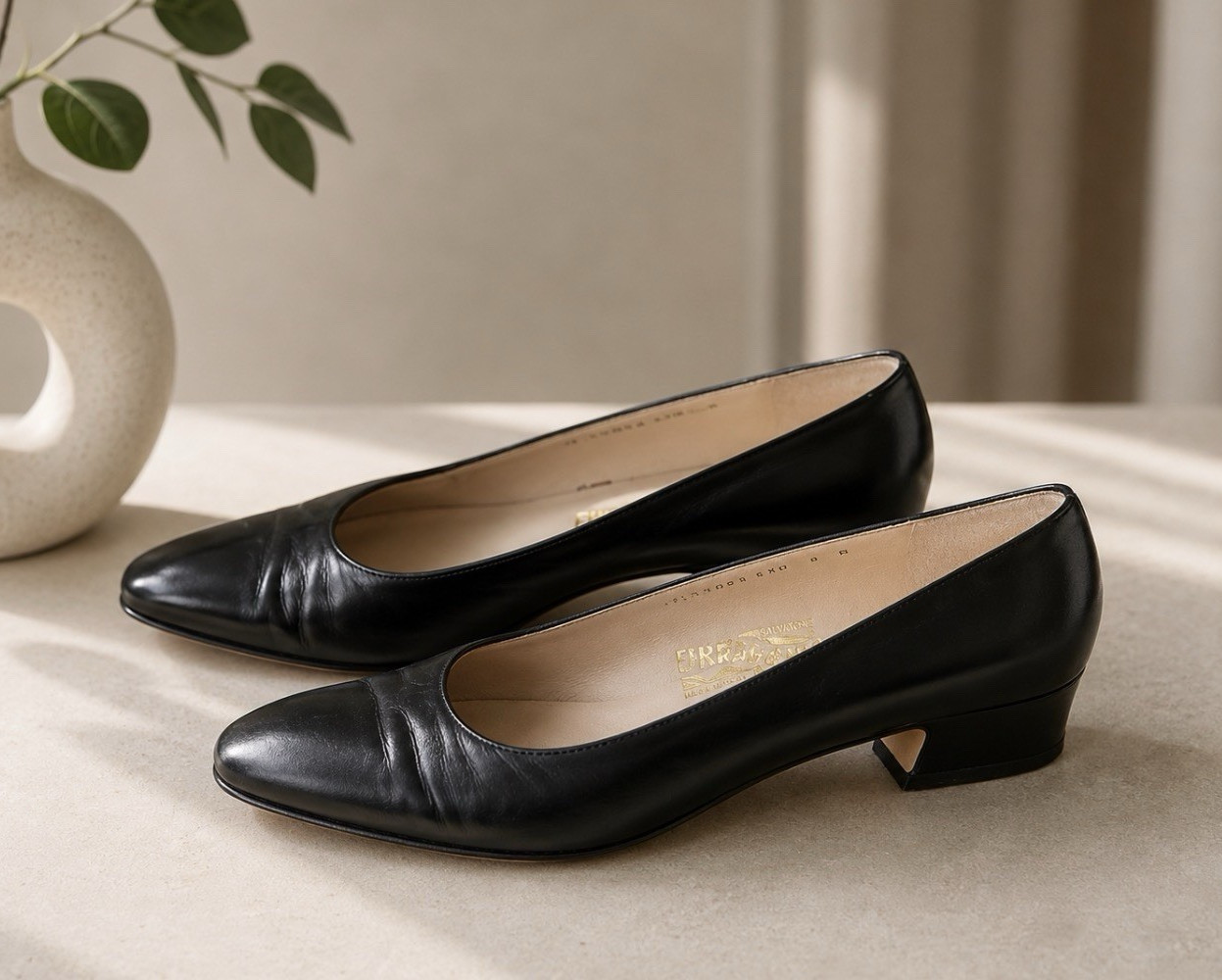 Vintage Salvatore Ferragamo Black Leather Low Heel Pumps Size 9B Made in Italy