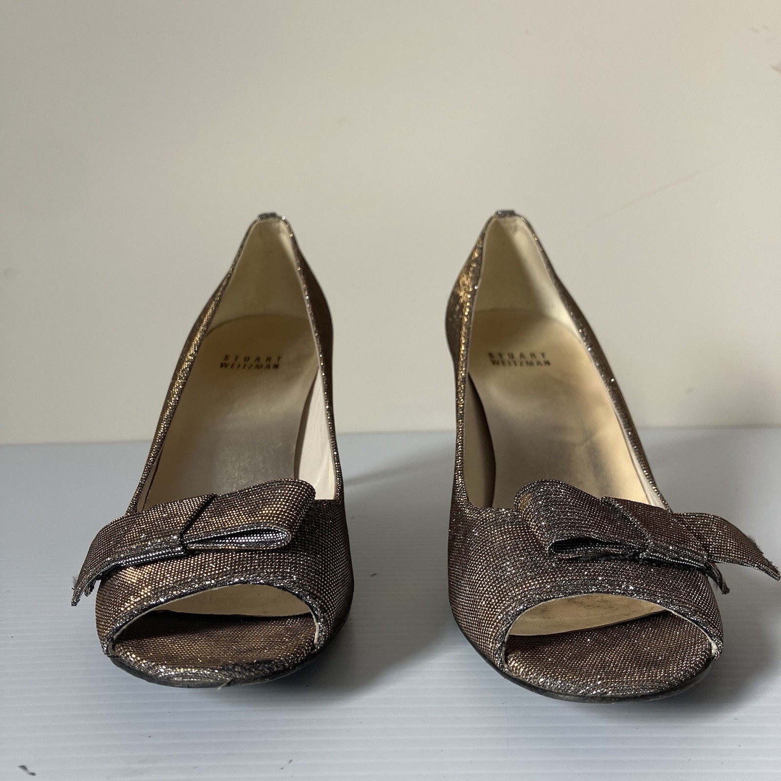 Stuart Weitzman Pyrite Nocturn Glitter Bowover Peep Toe Pumps size 7.5
