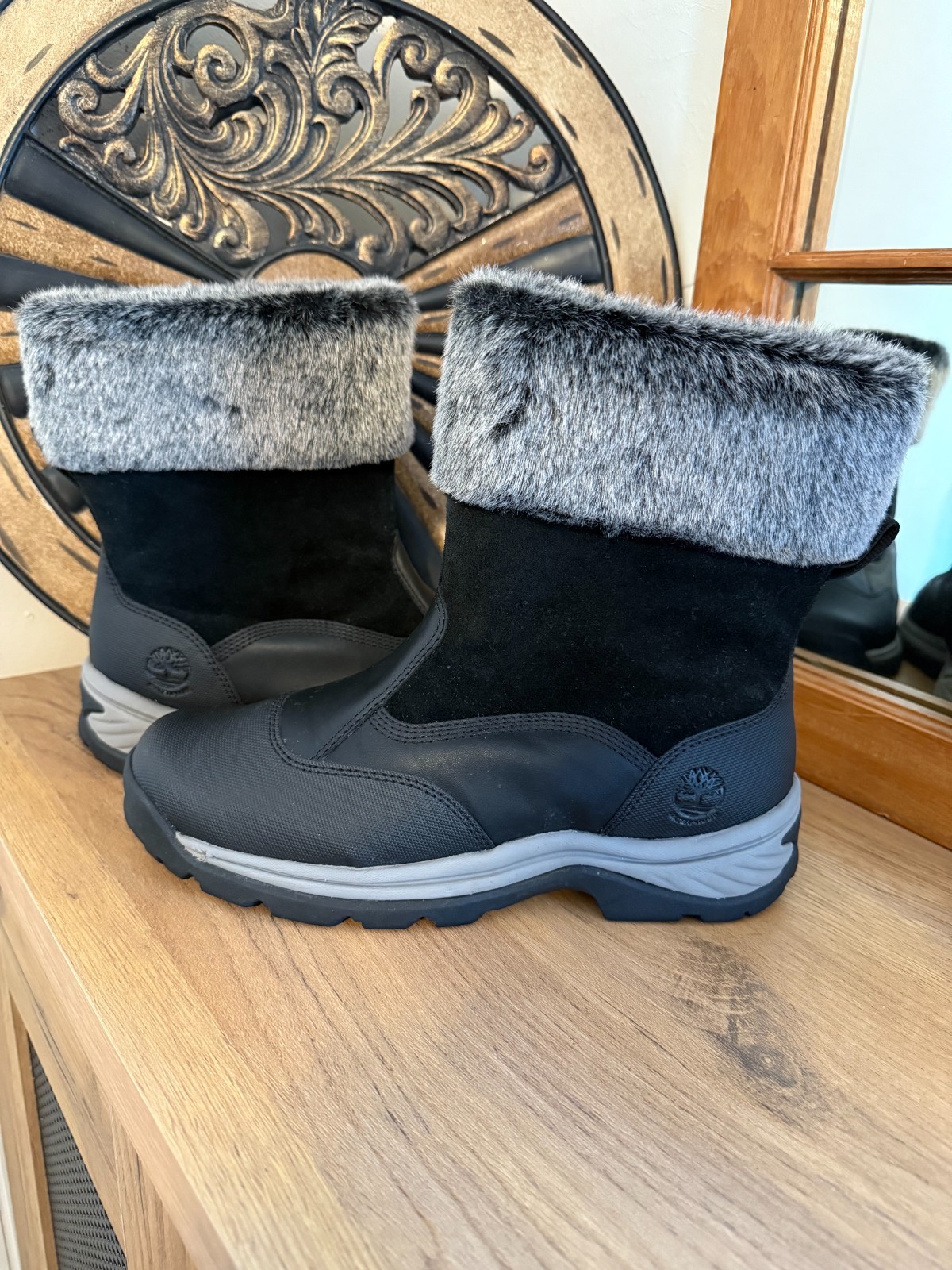 Timberland White Ledge Women’s Snow Boots, Waterproof Black & Grey – 9.5USA