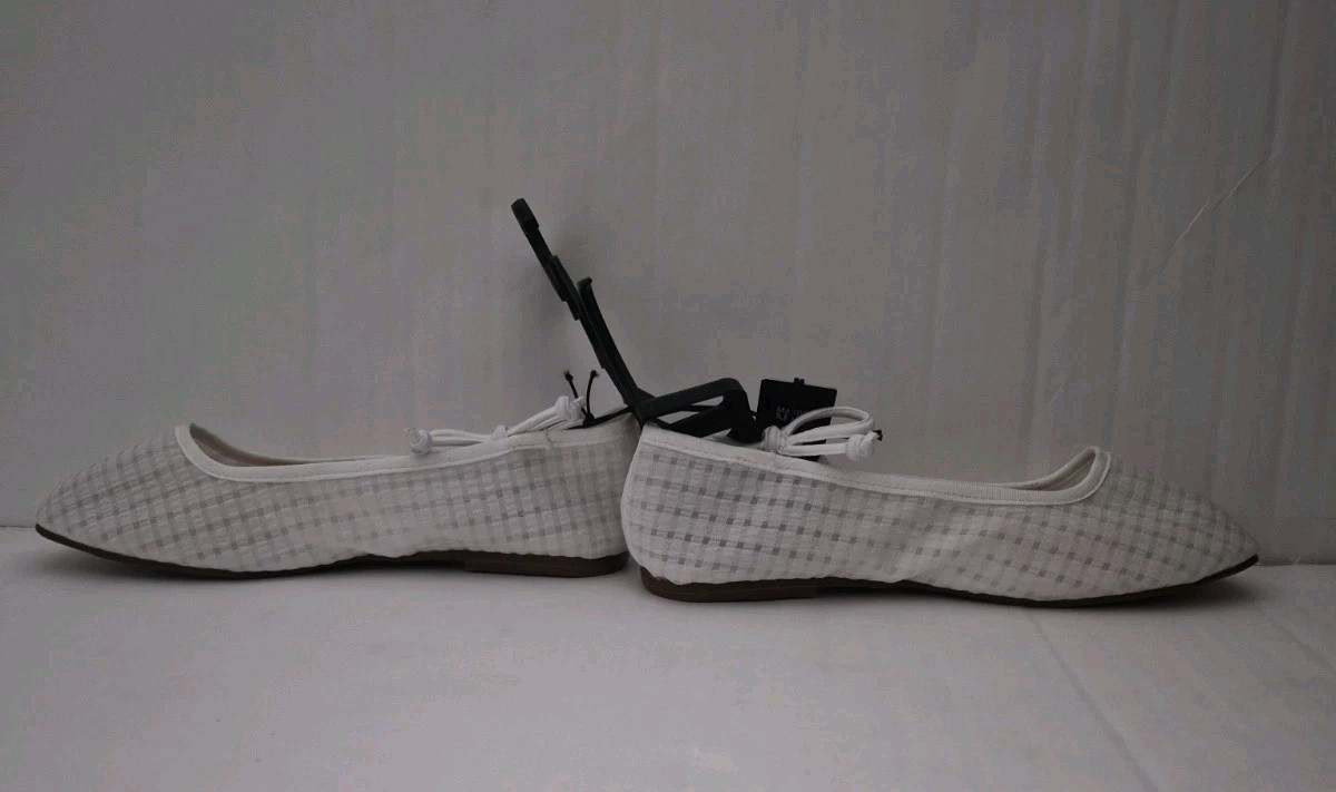 Madden NYC Women’s White Flat Toed Size 3