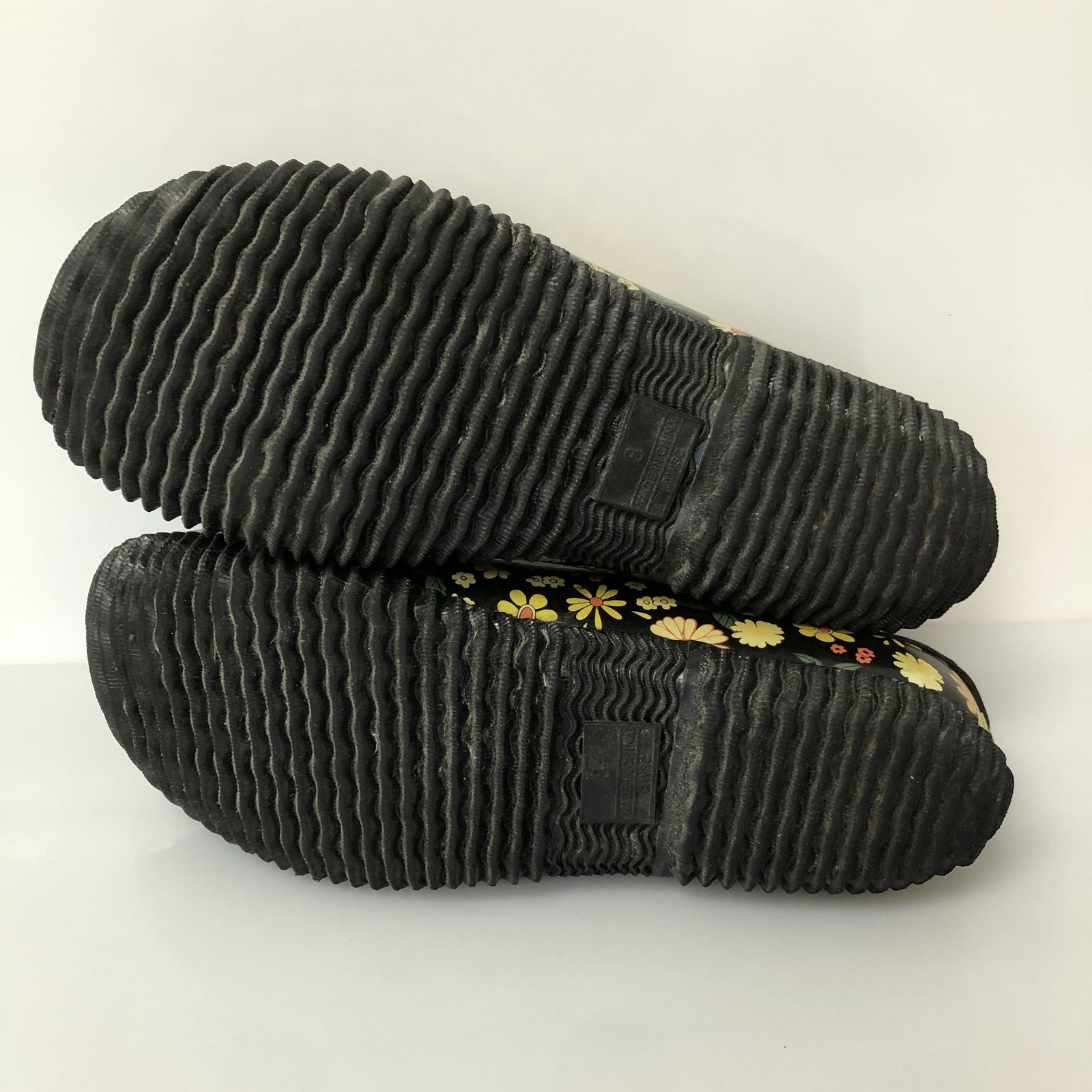 Western Chief Shoes Womens Size 8 Black Floral Slip On Garden Waterproof Clogs