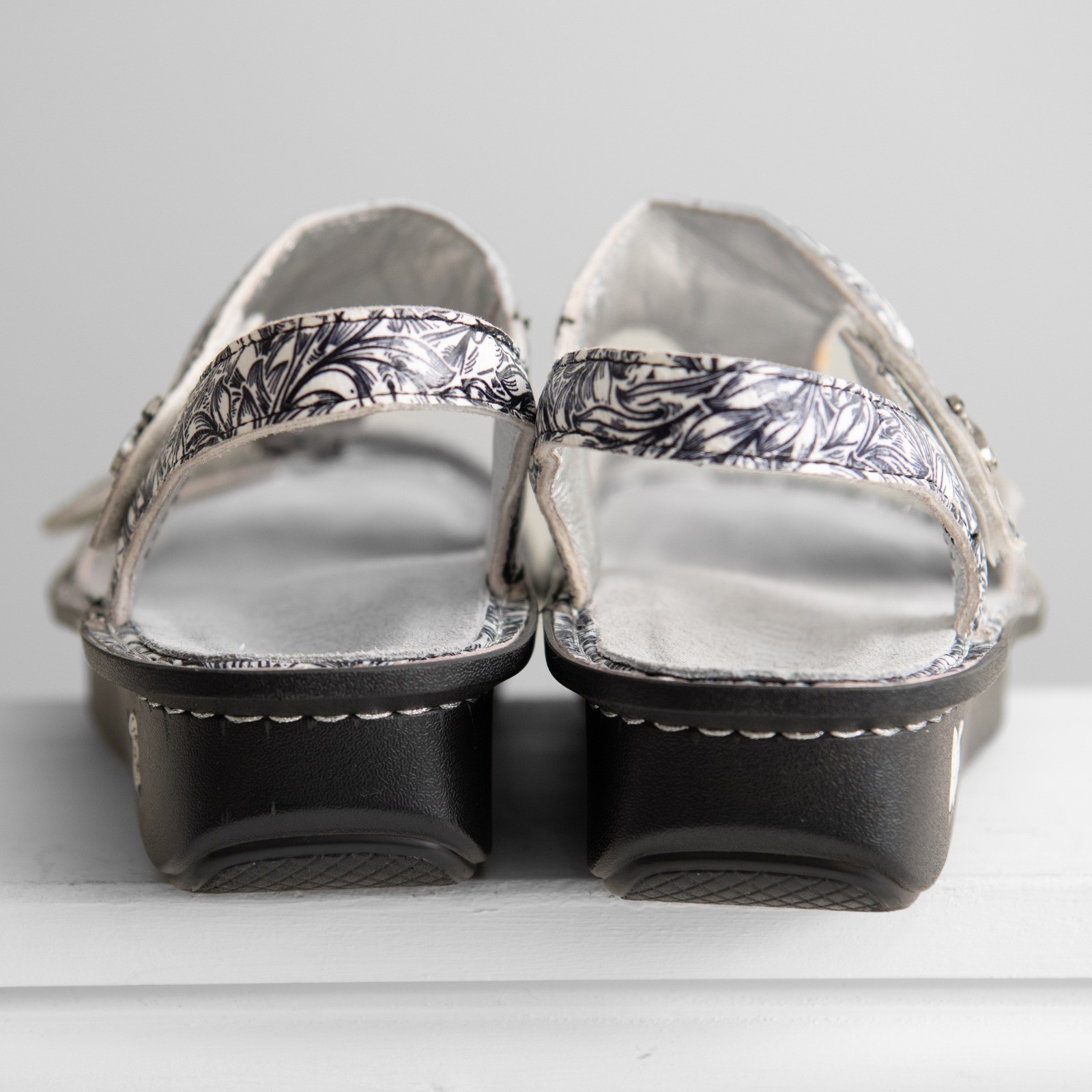 Alegria KEN-769 Black White Floral NEW Sz 10.5 Ergonomic Nurse Wearable Art Boho