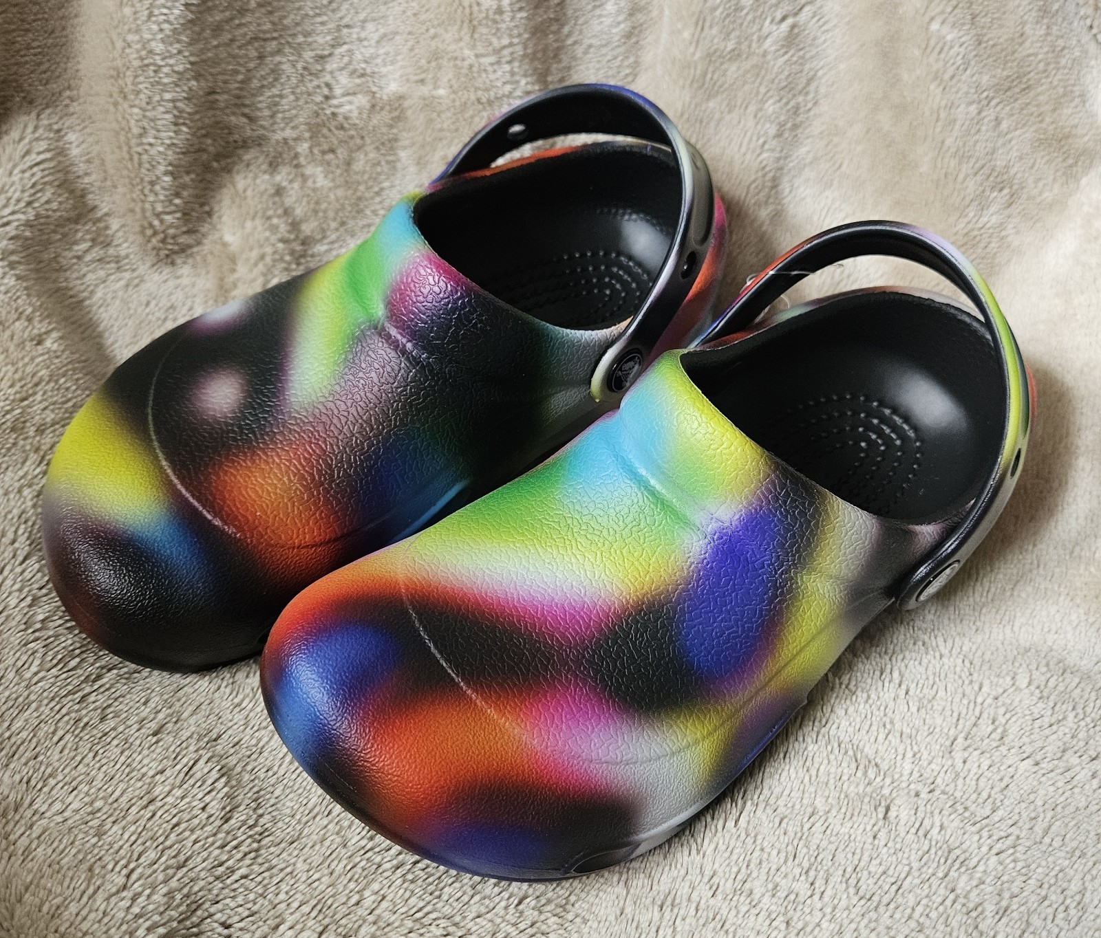 Crocs Bistro Graphic Neon Tie Dye Clogs Men 4/Women 6 – NWT