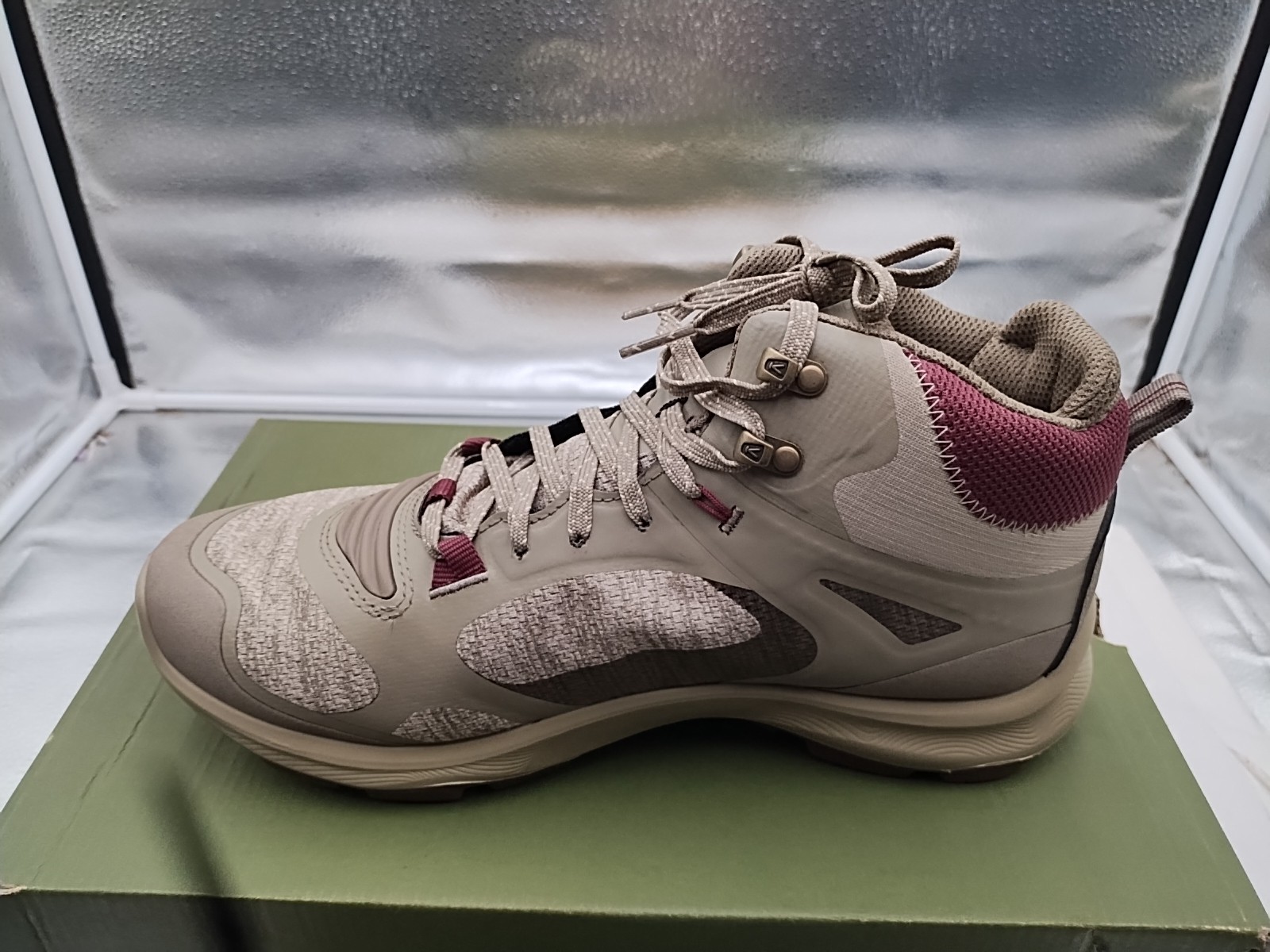 KEEN Terradora Explorer Mid Waterproof Hiking Boots Womens Size US 9.5W (#N4-A3)