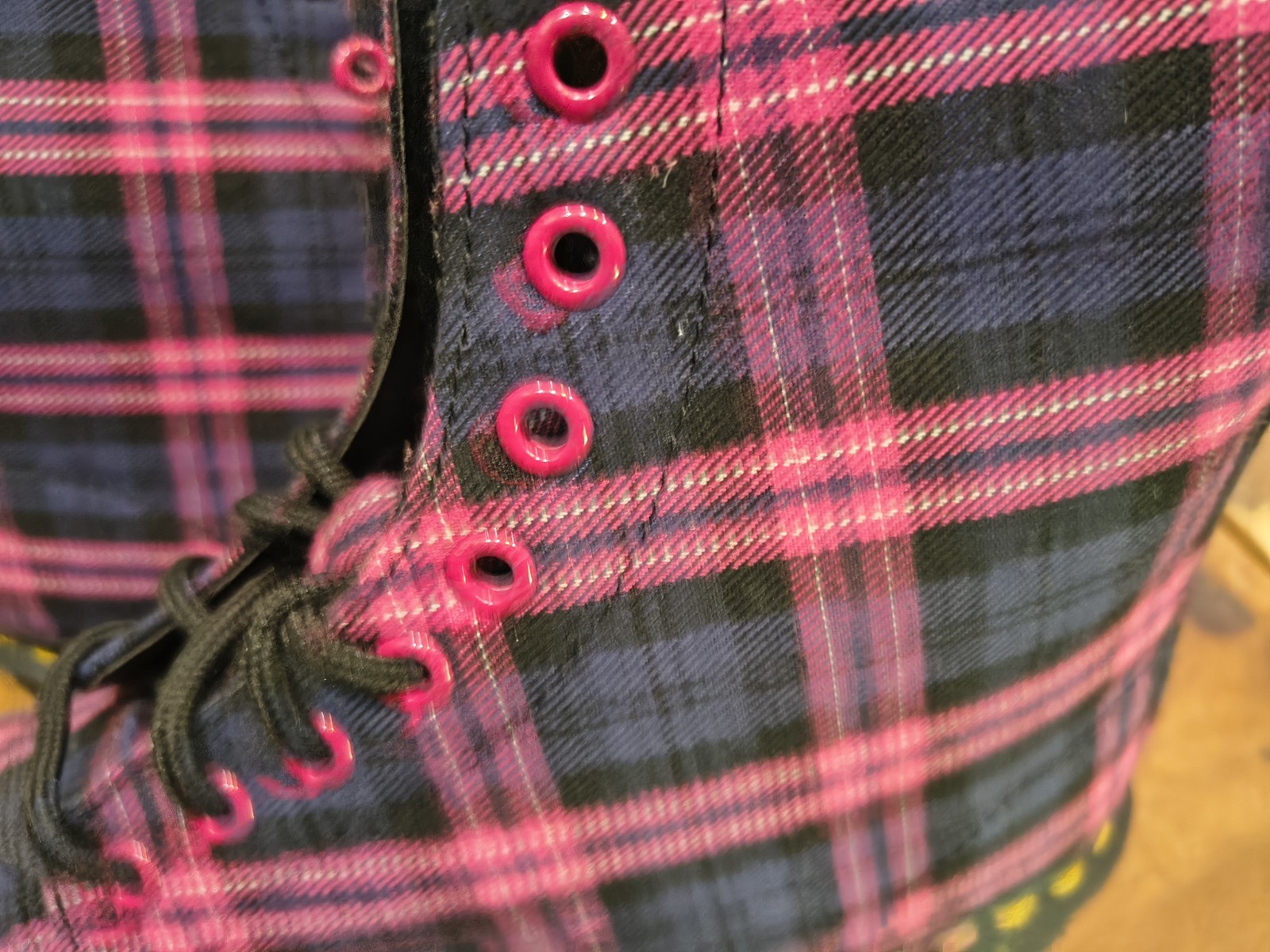 Dr. Martens 1460 Women’s Pink/Black Tartan Canvas Combat Ankle Boots US 9