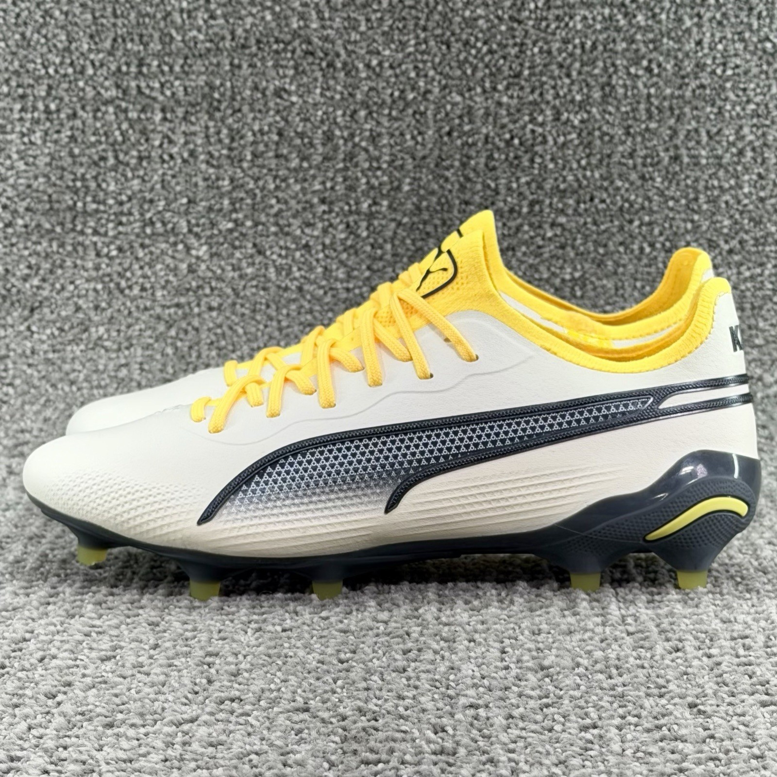 Puma King Ultimate FG/AG Voltage Pack Soccer Cleats 107565-03 Women’s Size 8