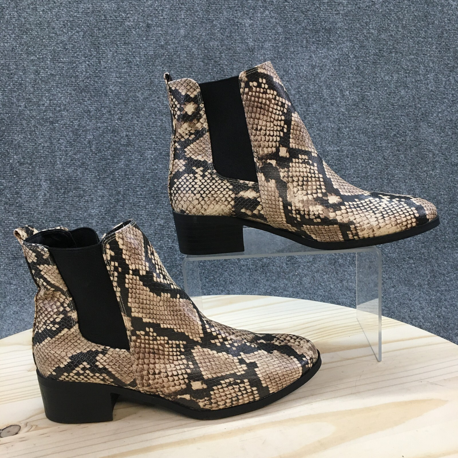 Qupid Boots Womens 6.5 Chelsea Booties Black Faux Leather Almond Snakeskin Block