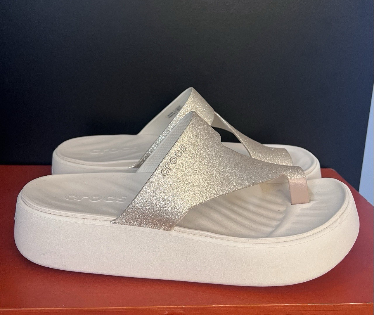 Crocs Women’s Size 10 Silver Glitter Croslite Slip-On Platform Sandals Comfort