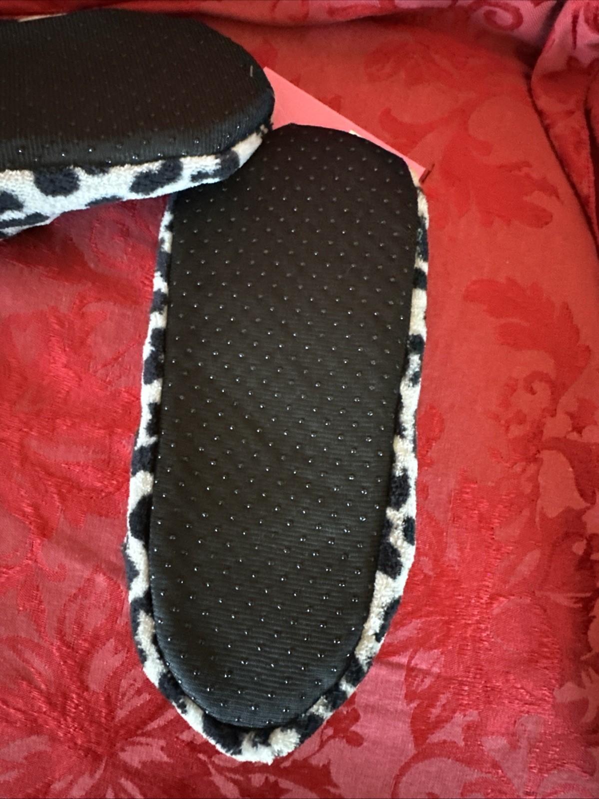 Isaac Mizrahi NWT grey and black leopard print fuzzy slippers Medium 7-8