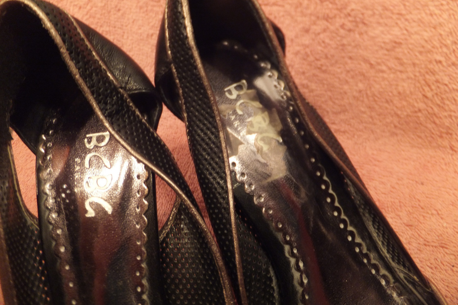 BCBG Paris Womens Black/Gold OpenToe Sling Back 3.25″ Heels Size 8.5M Quite Good