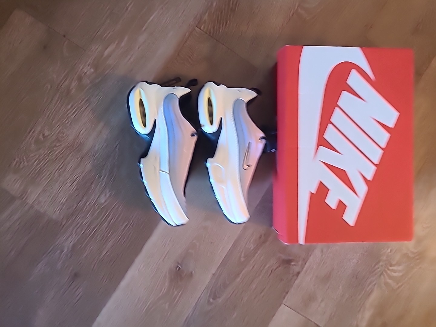 W Nike Air Max Portal sneakers in white and pink Size 7.5 US Women