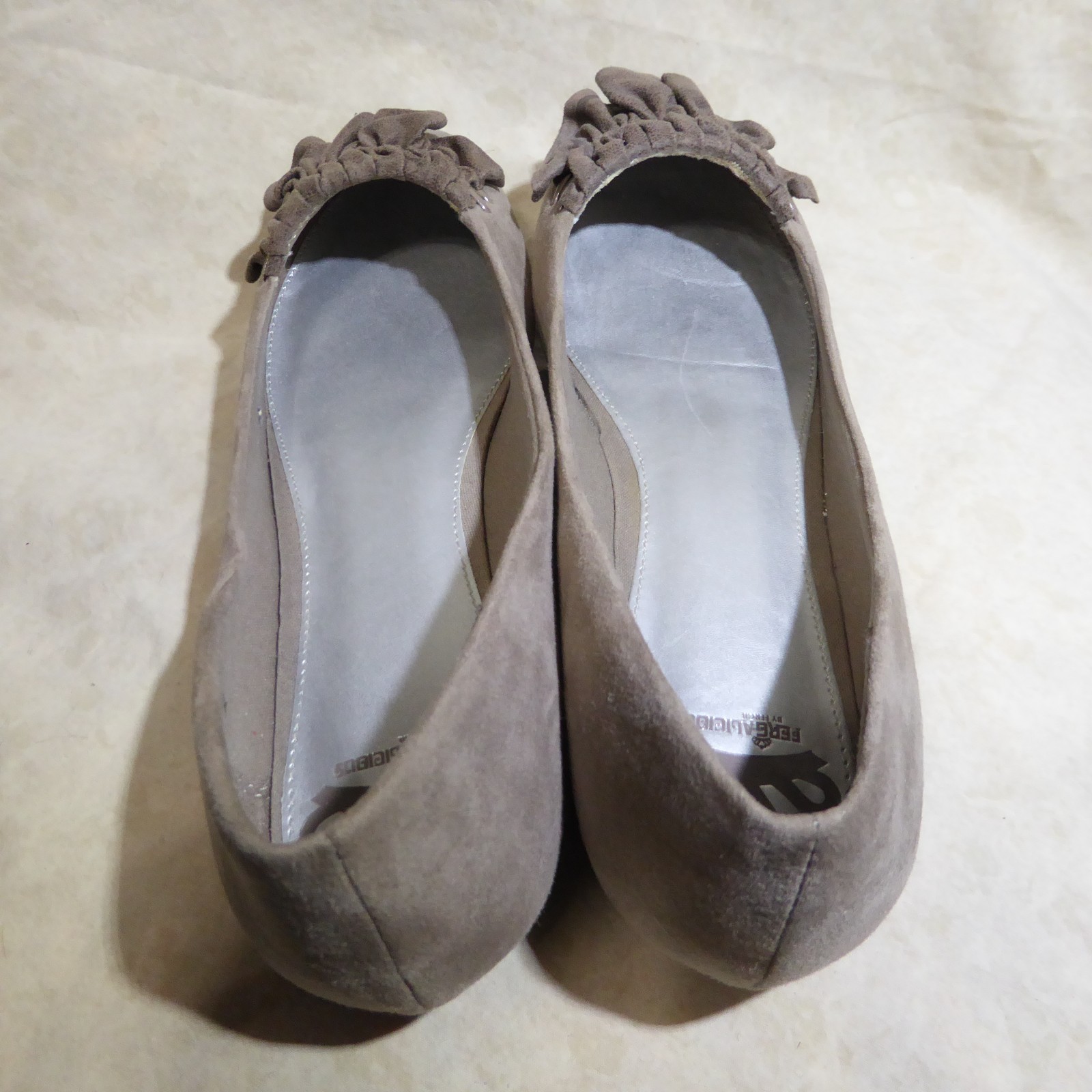 🩰 Fergalicious Ballet Flats sz 10 M Oyster Tan Suede Textile; Ruche Details