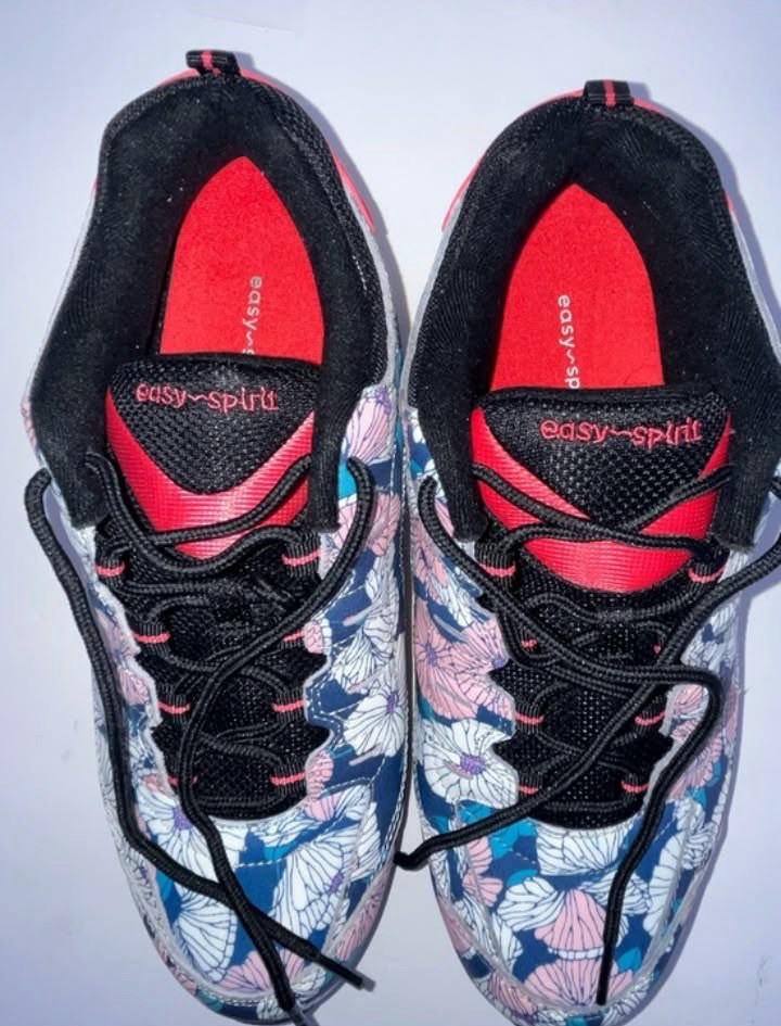 Easy Spirit Romy Walking Shoes in the «Black/Coral Floral» colorway.