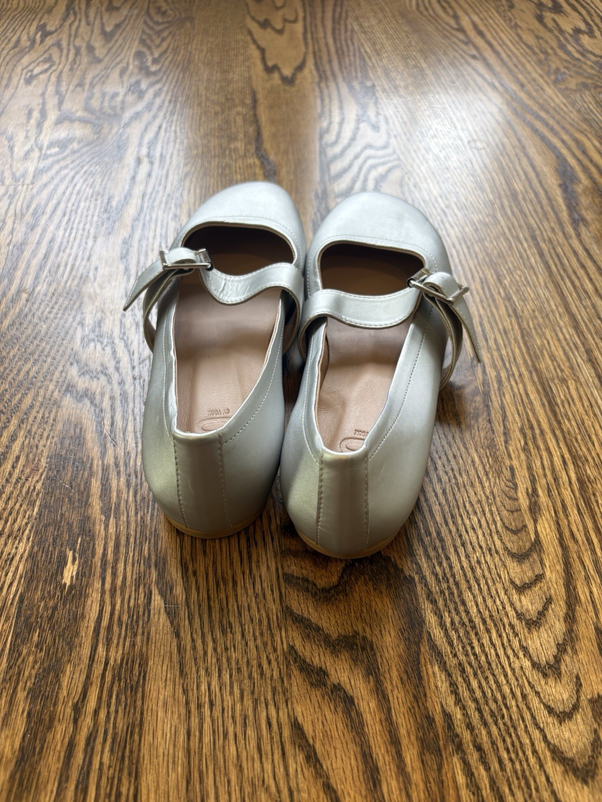 8 By YOOX Women’s Silver Flats Buckle Strap Round Toe US 8 EU 39 Brand New