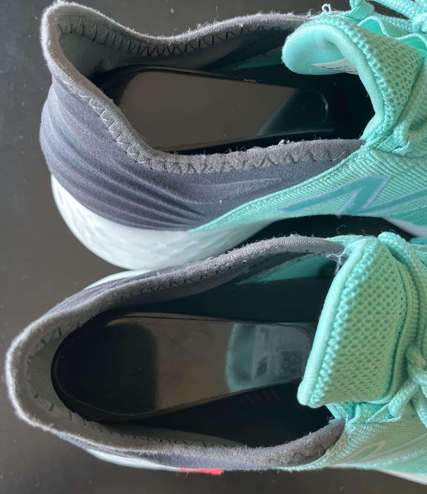 Women’s New Balance WROAV Size 9 US Sneakers/ Shoes Aqua