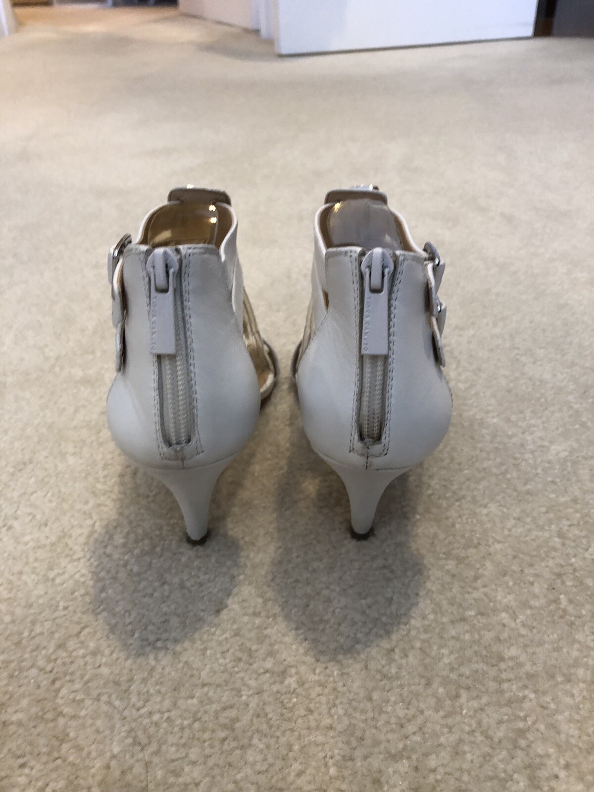 VINCE CAMUTO VC-MYSTICAL IVORY SIZE 6M