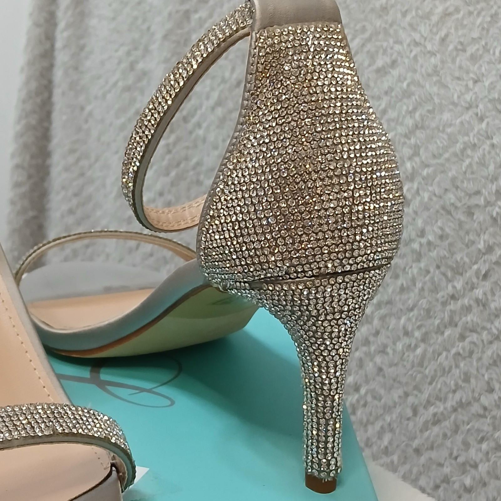 Silver Ankle Strap Sandals Size 8.5 Boho Chic Asymmetrical Design Metallic Glam