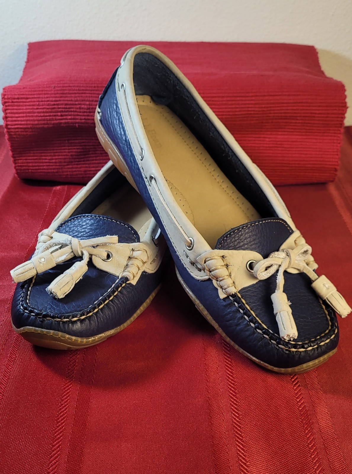 L.L. Bean Women’s Leather Moccasins Boat Shoes Size 11 Cream And Navy Blue