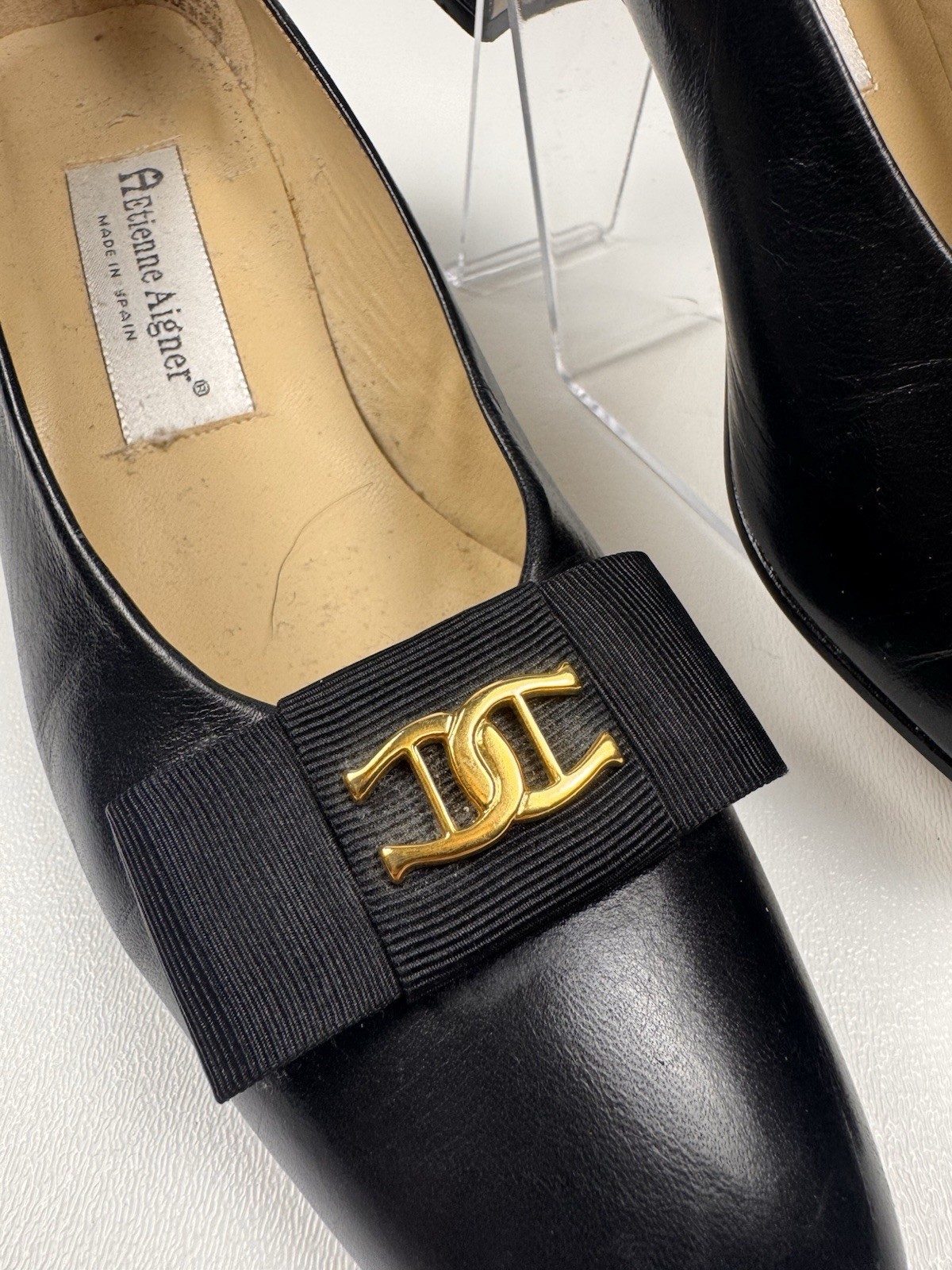 ETIENNE AIGNER Black Vintage Leather pumps, Grosgrain Bow with Logo 8.5 Narrow