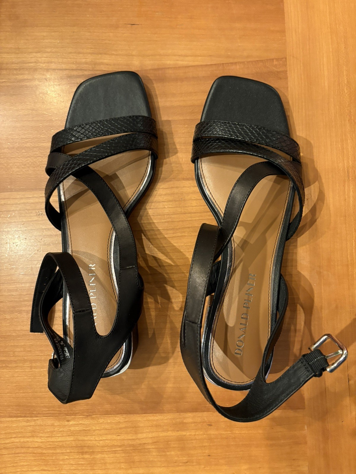 Donald Pliner Women’s Frannie Ankle Strap Sandals Black Sz 10; classic, designer