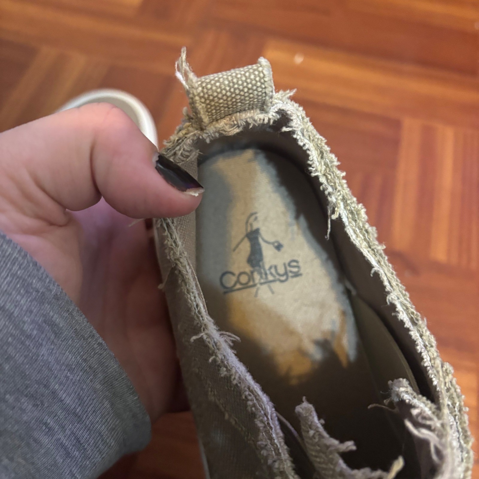Corkys Babalu 8 Khaki Tan Distressed Canvas Slip On Sneakers Womens 9