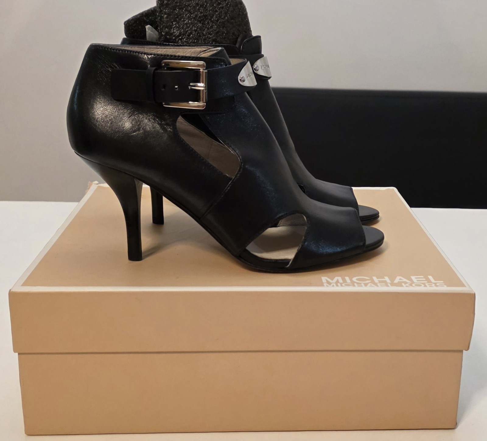 MICHAEL KORS BOOTS MK PLATE BLACK BOOTIES SIZE 7M