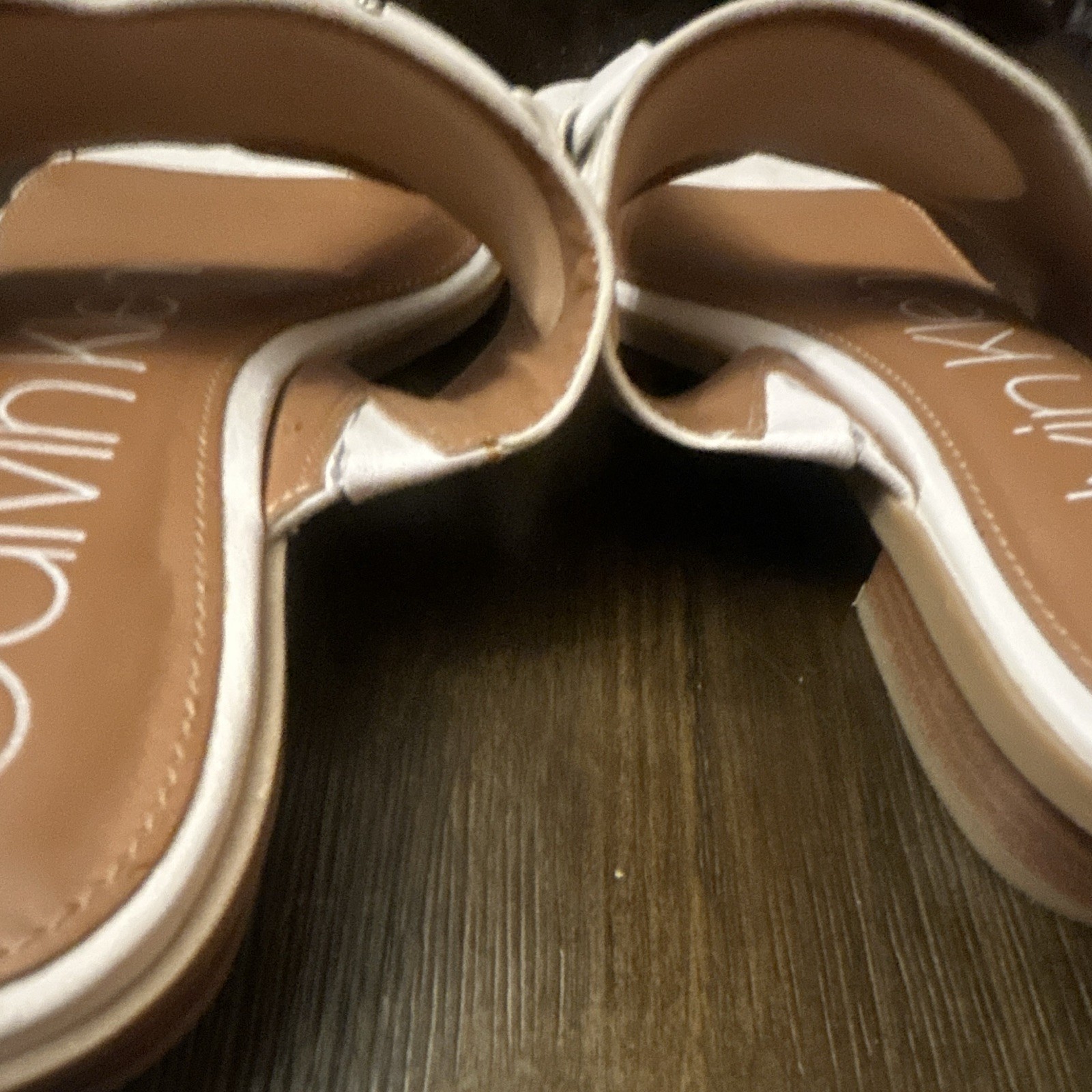 Calvin Klein Women’s White Leather Logo Thong Slide Slip-On Sandals Sz 6.5