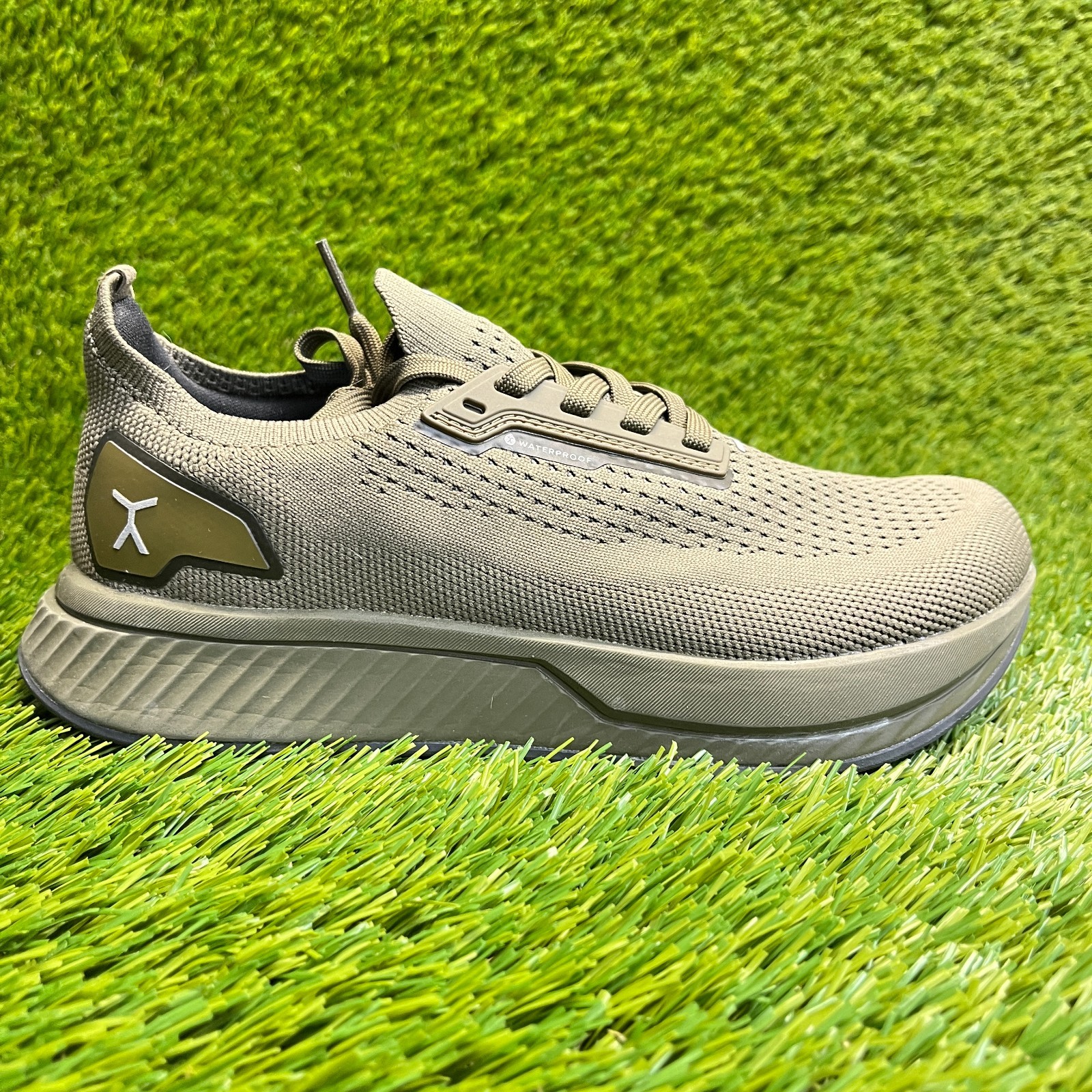 Flux Footwear Adapt Waterproof Runner Olive Green Womens Size 6.5 Athletic Shoes