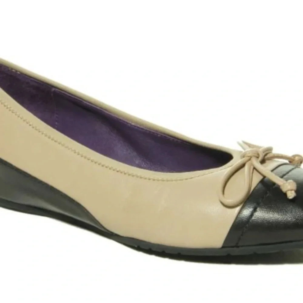 Vaneli Black and Cream Loafers with Bow NIB
