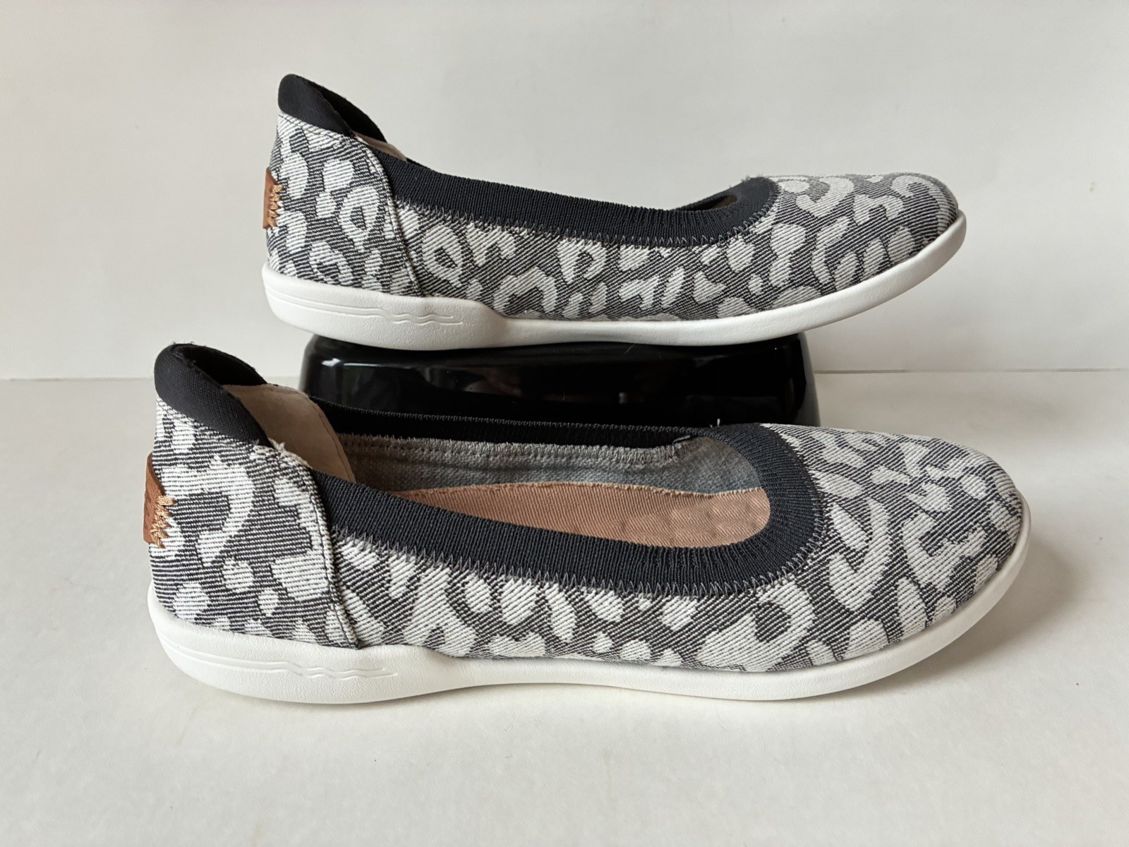 Hey Dude Savannah Slip Classic Leopard W5 or Girls 3.5 Gray Flats