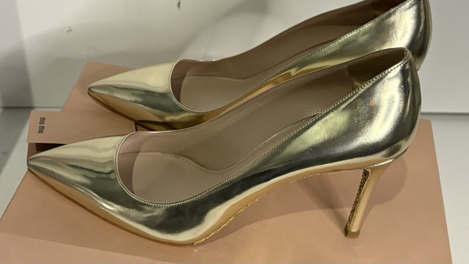 NWT MIU MIUGold Lame Leather GlitterPumps Women’s Size EU 40. US 10-9.5