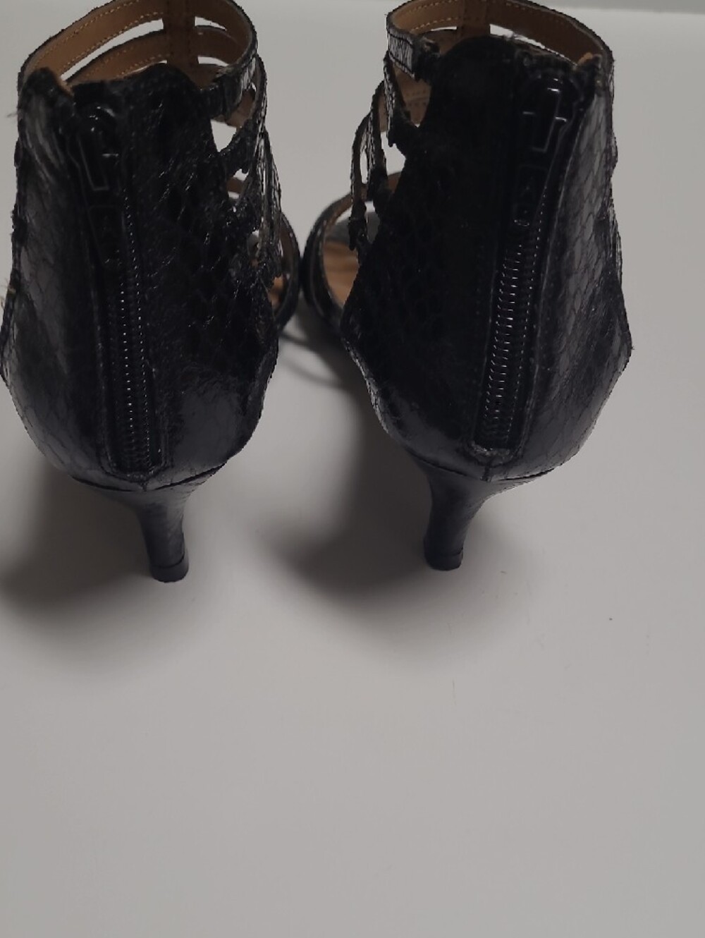 Aerosoles Black Snakeskin-Texture Strappy Cage Sandals – Size 6