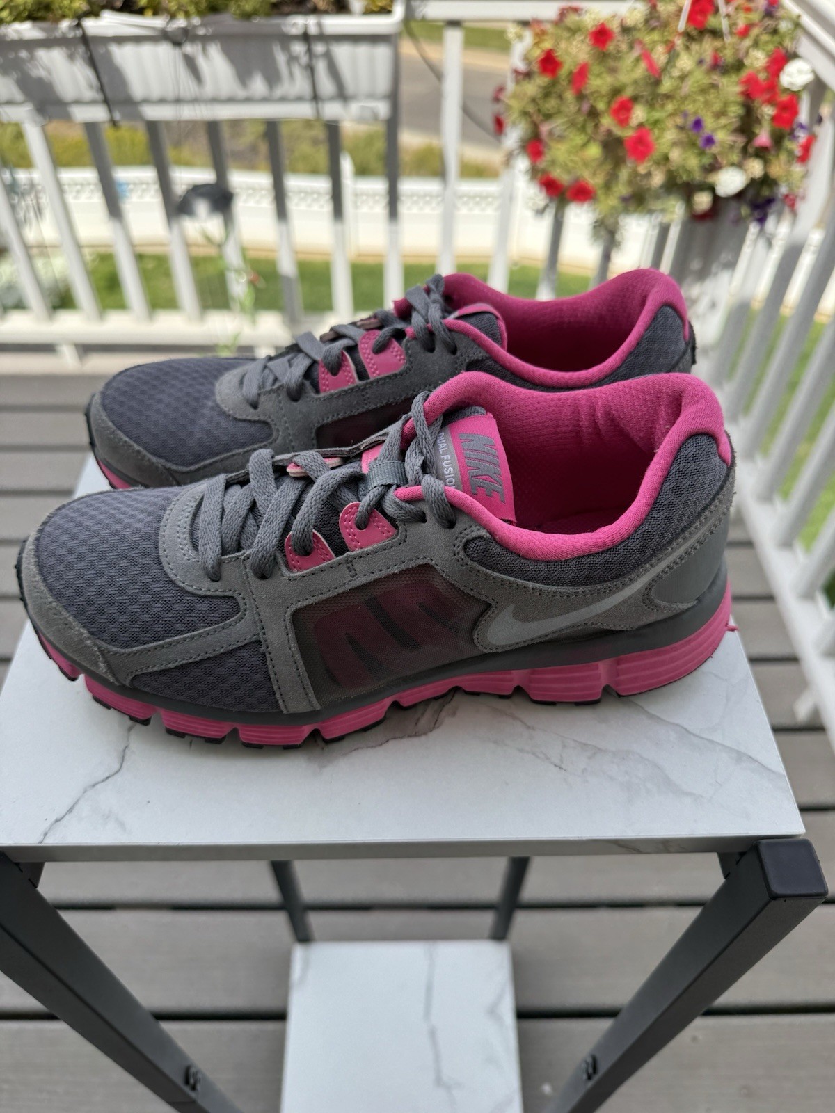 NIKE DUAL FUSION ST2 WOMENS SHOES, SZ 8M, EXCELLENT CLEAN CONDITION, GREAT SOLES