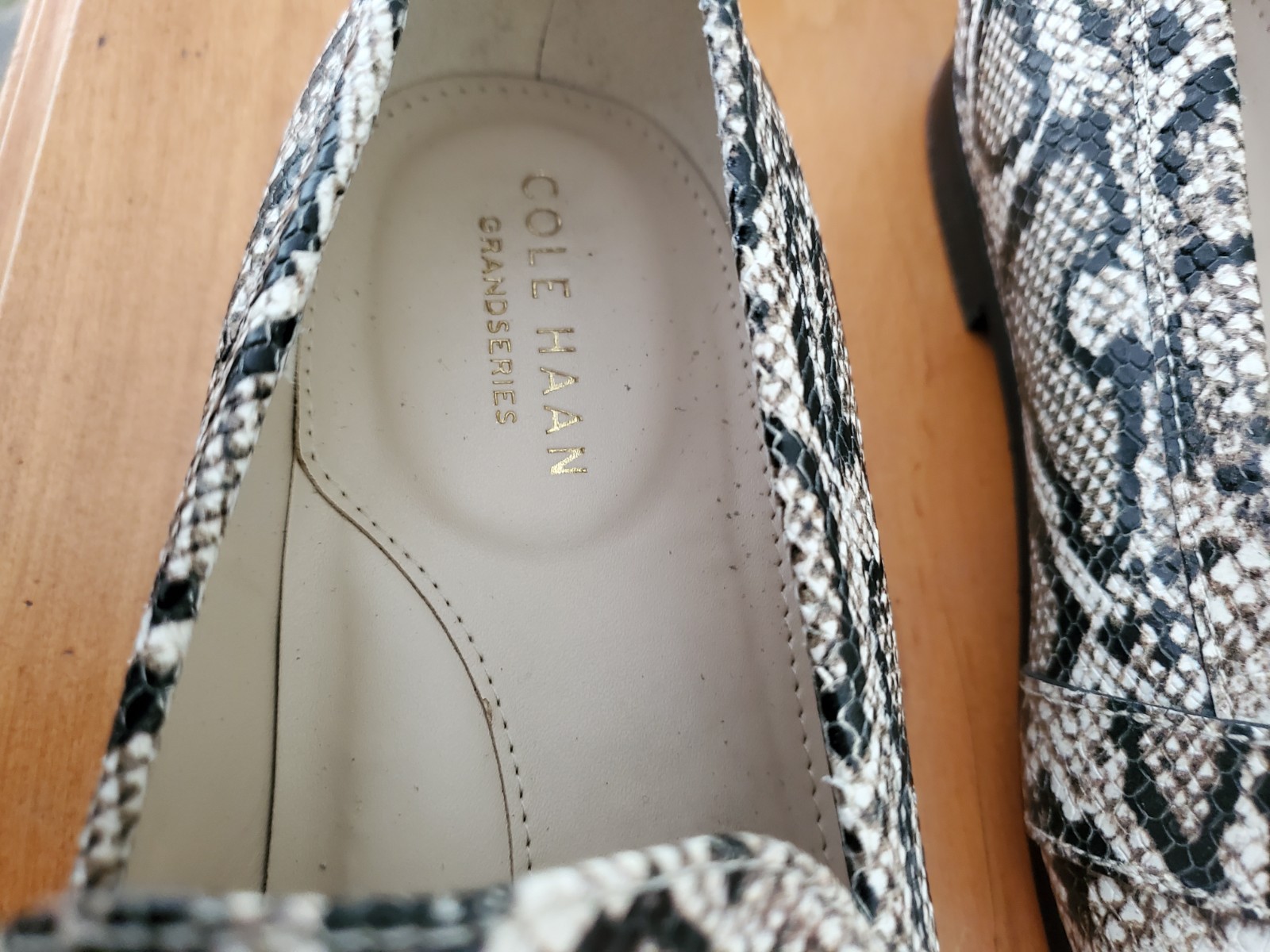 Cole Haan Grand Series Loafers Women 8.5B Multi Snake Print Embossed Leather EUC