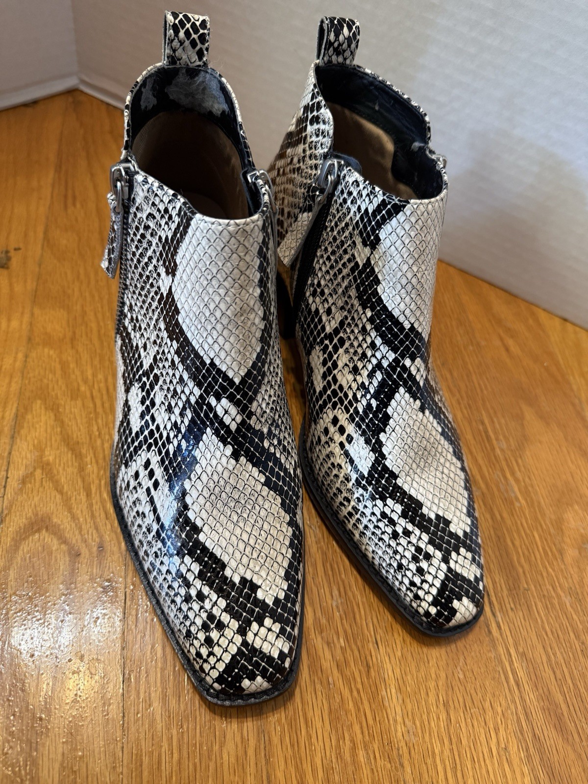 Paolo SOCHI2-L Snake Print Leather Ankle Bootie Zip Pointed Toe Women US 8 M