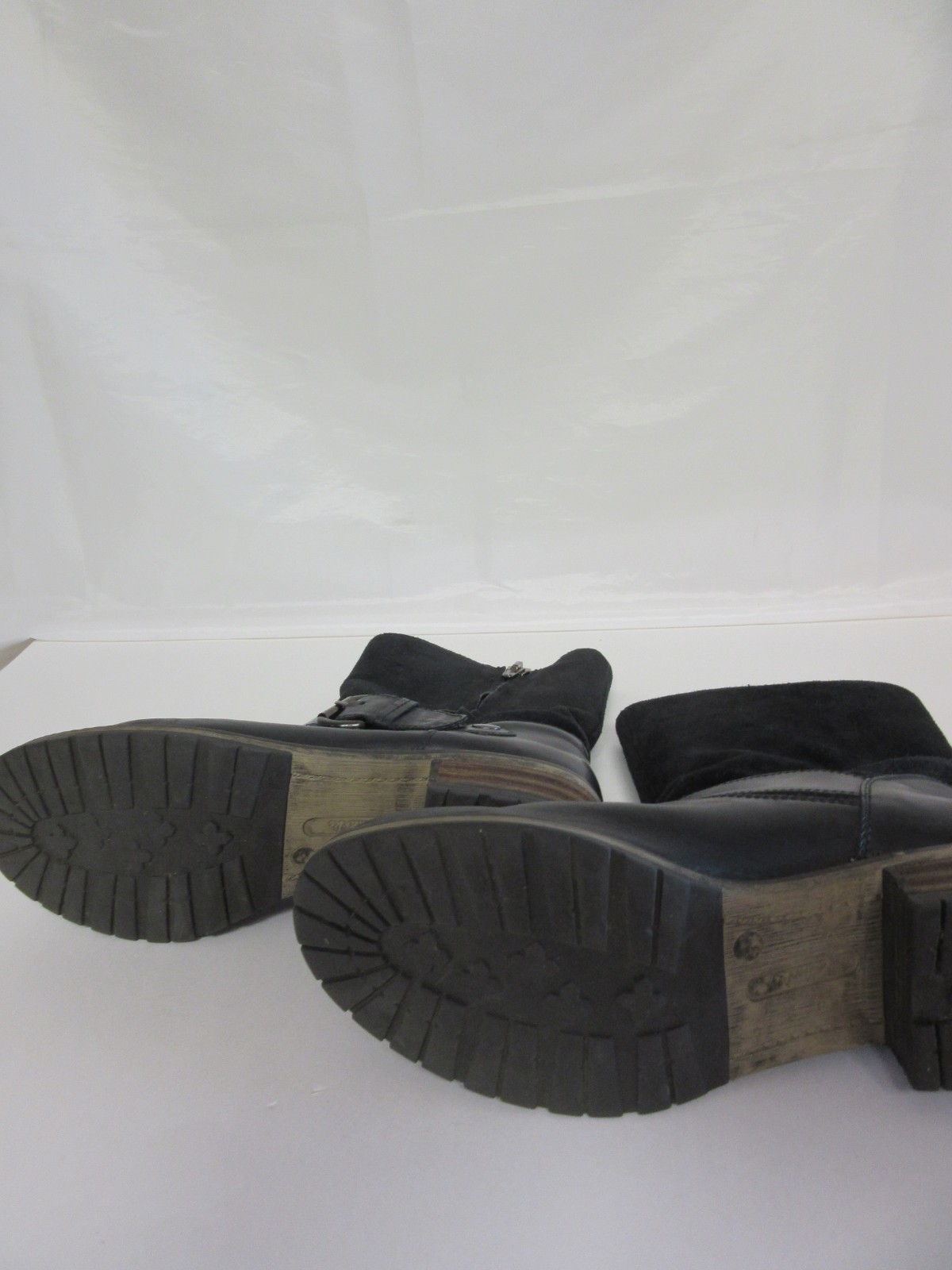 CLARKS Women’s Majorca Isle Black Leather 8M Moto-Style Zip Boots